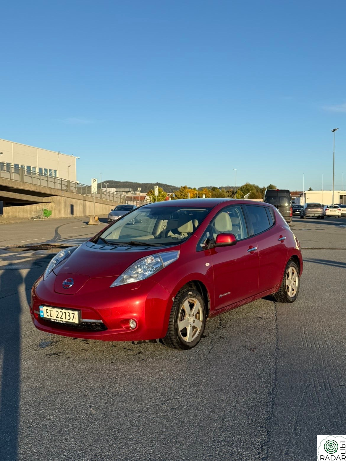 NISSAN LEAF