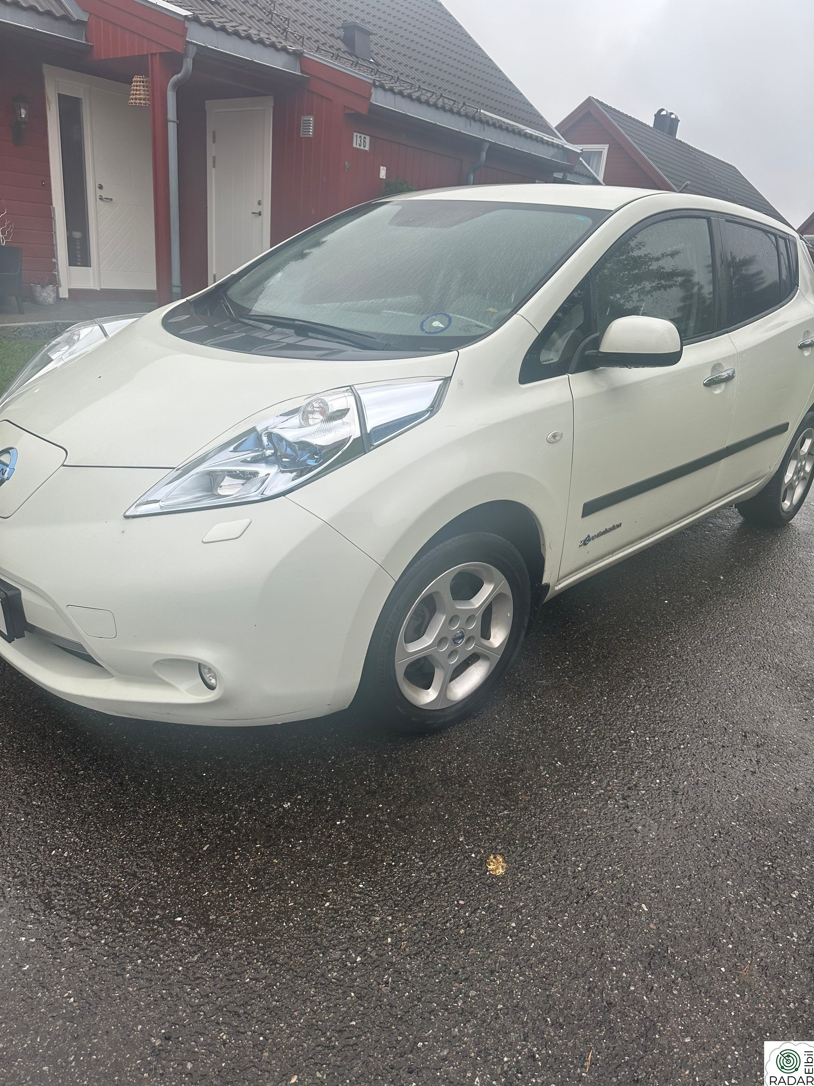 NISSAN LEAF