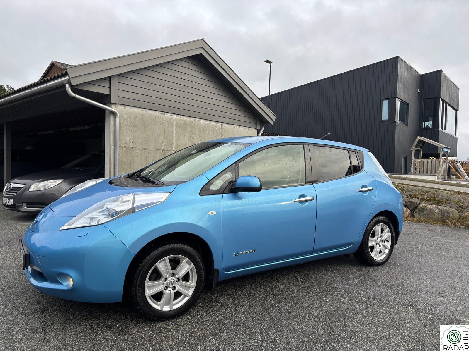 NISSAN LEAF
