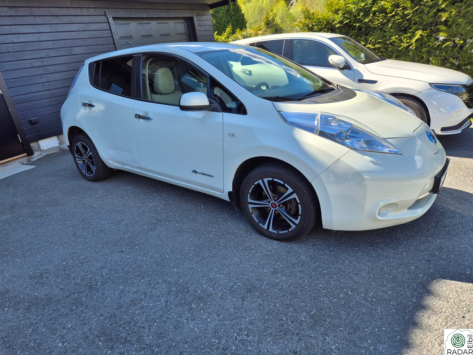 NISSAN LEAF