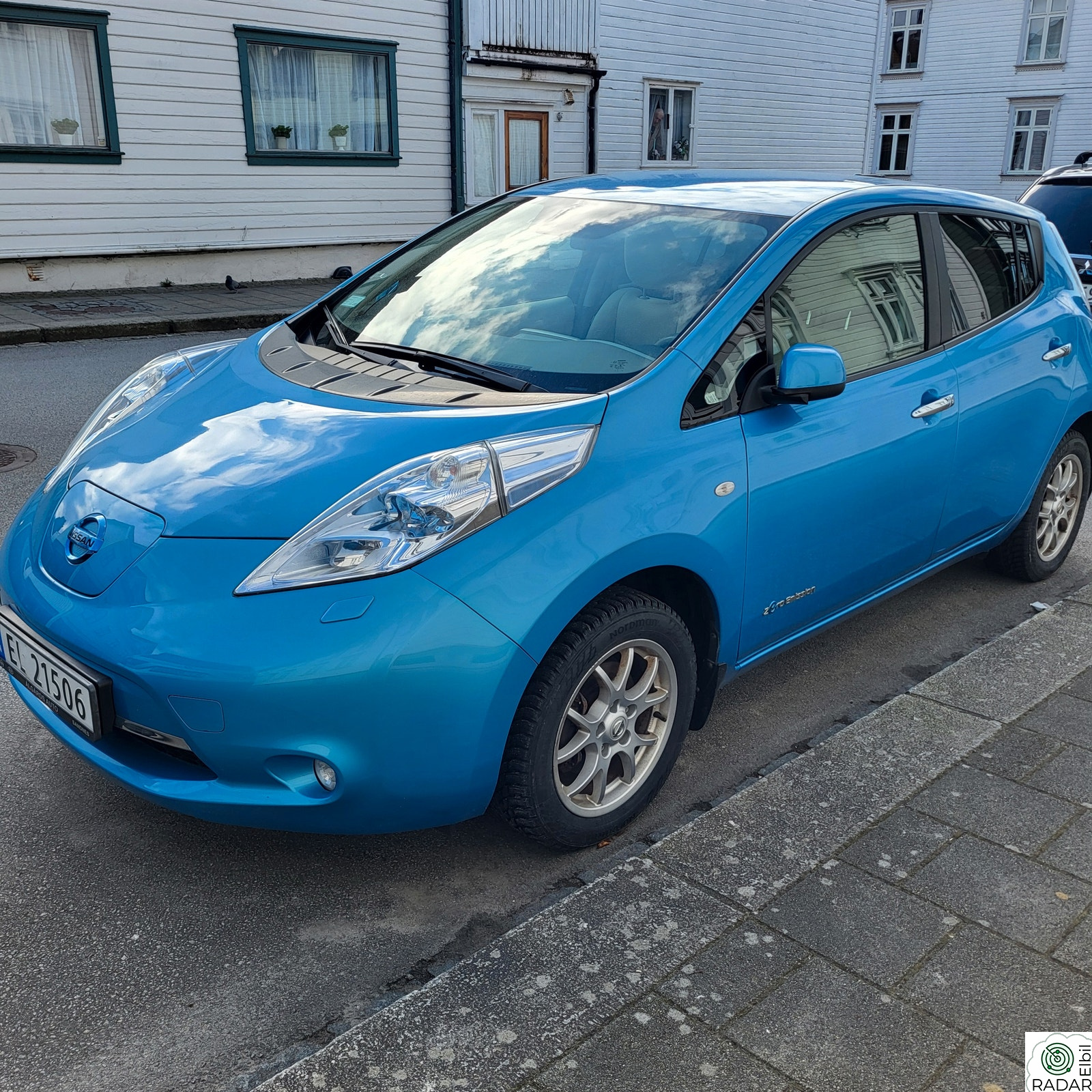 NISSAN LEAF