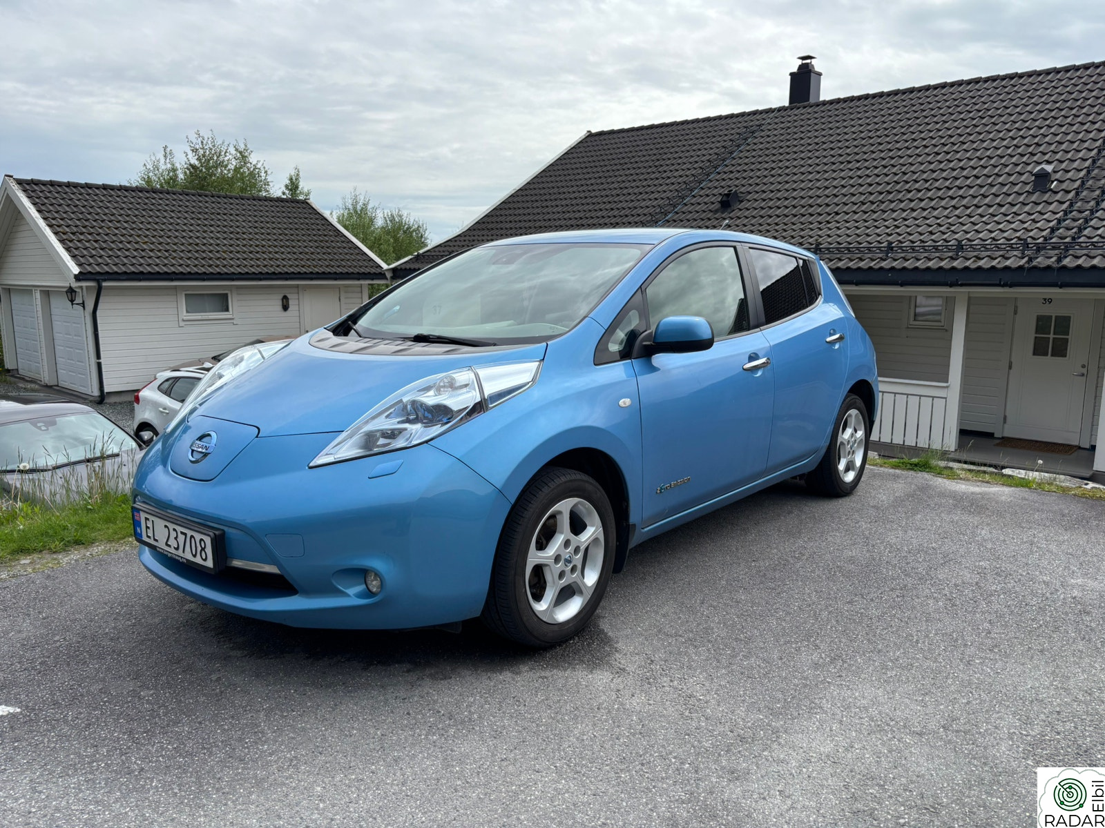 NISSAN LEAF