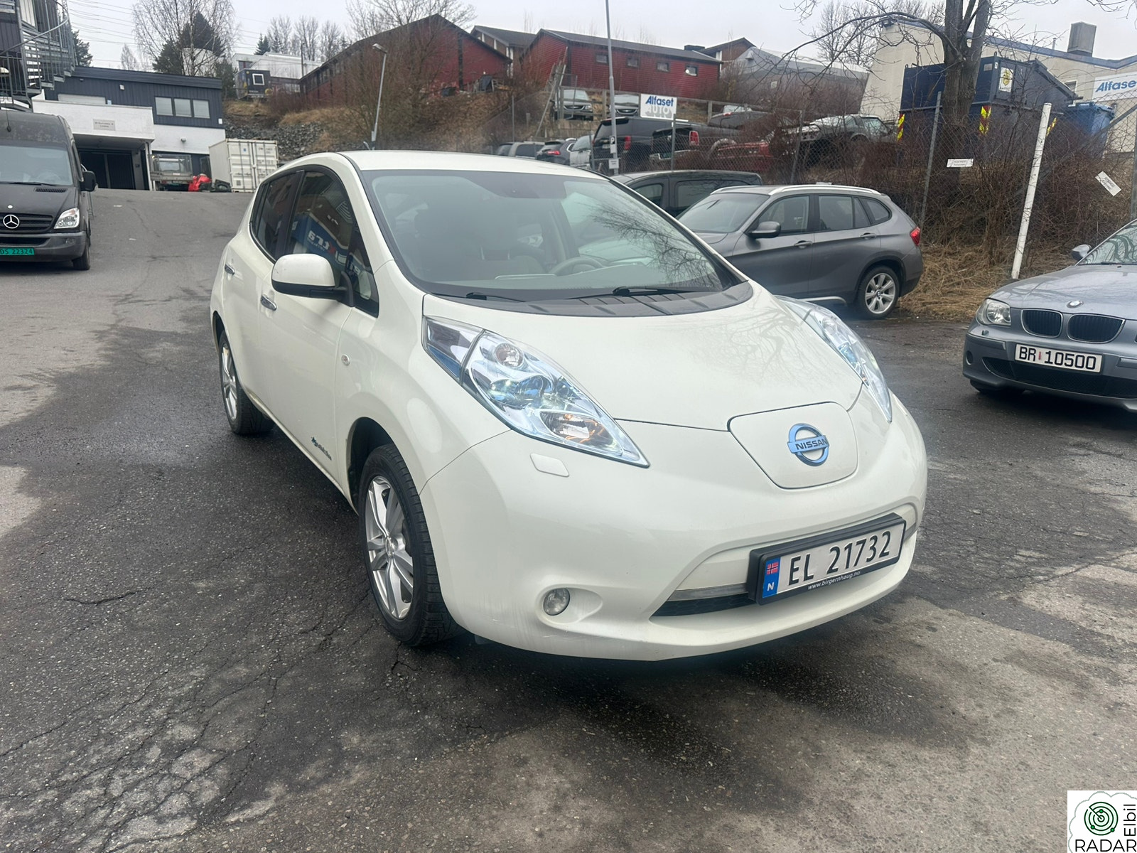 NISSAN LEAF