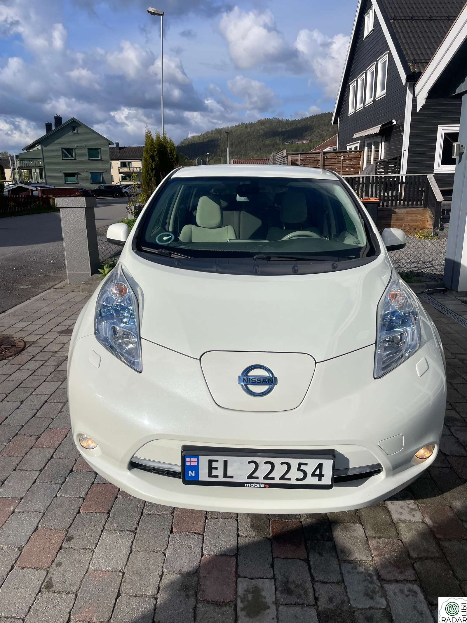 NISSAN LEAF