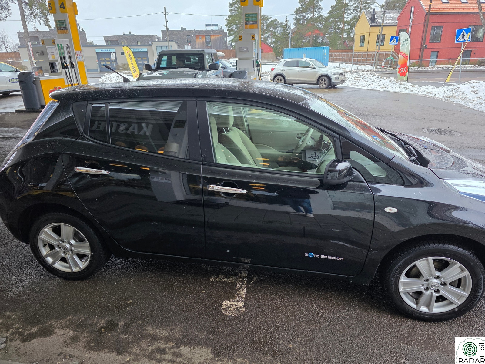 NISSAN LEAF