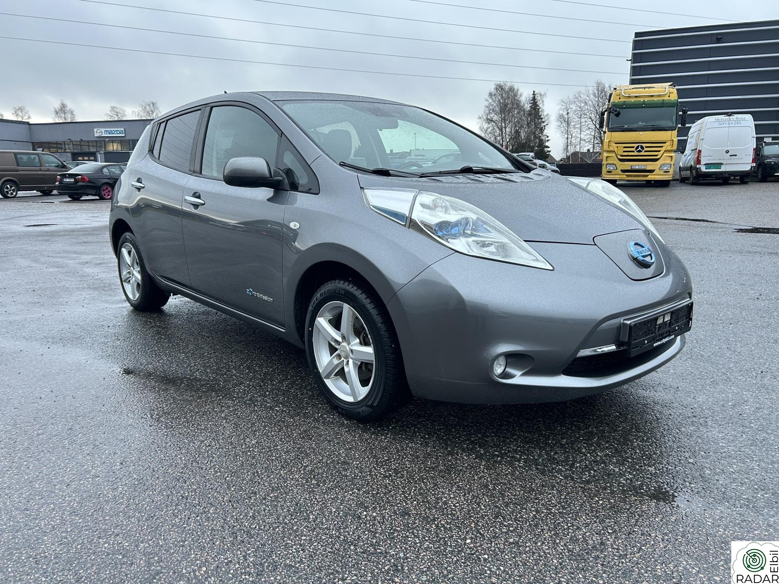 NISSAN LEAF 24kW Tekna-Skinn-Varmepumpe-Navi-Kamera-Ny EU-Nye dekk