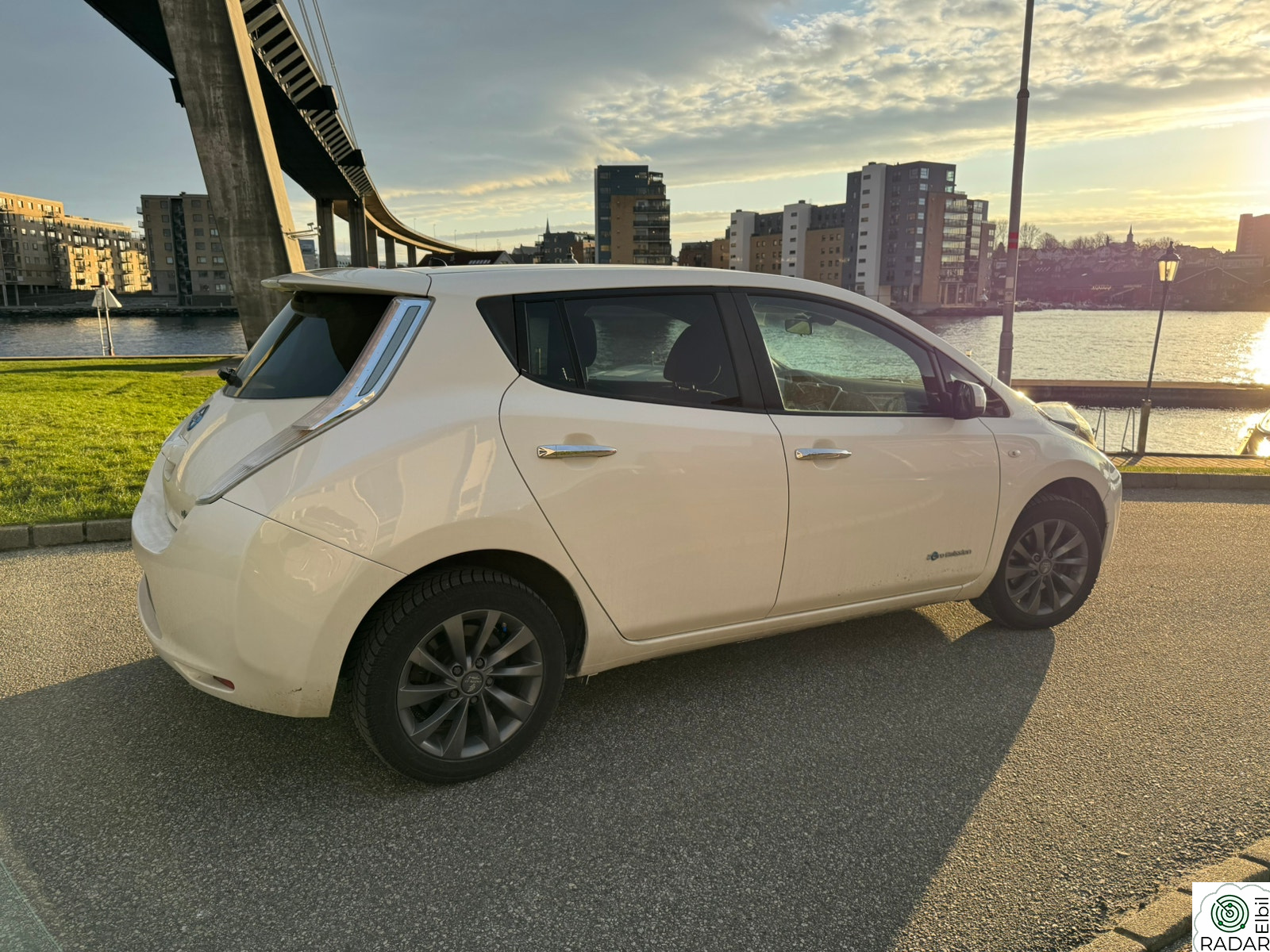 NISSAN LEAF