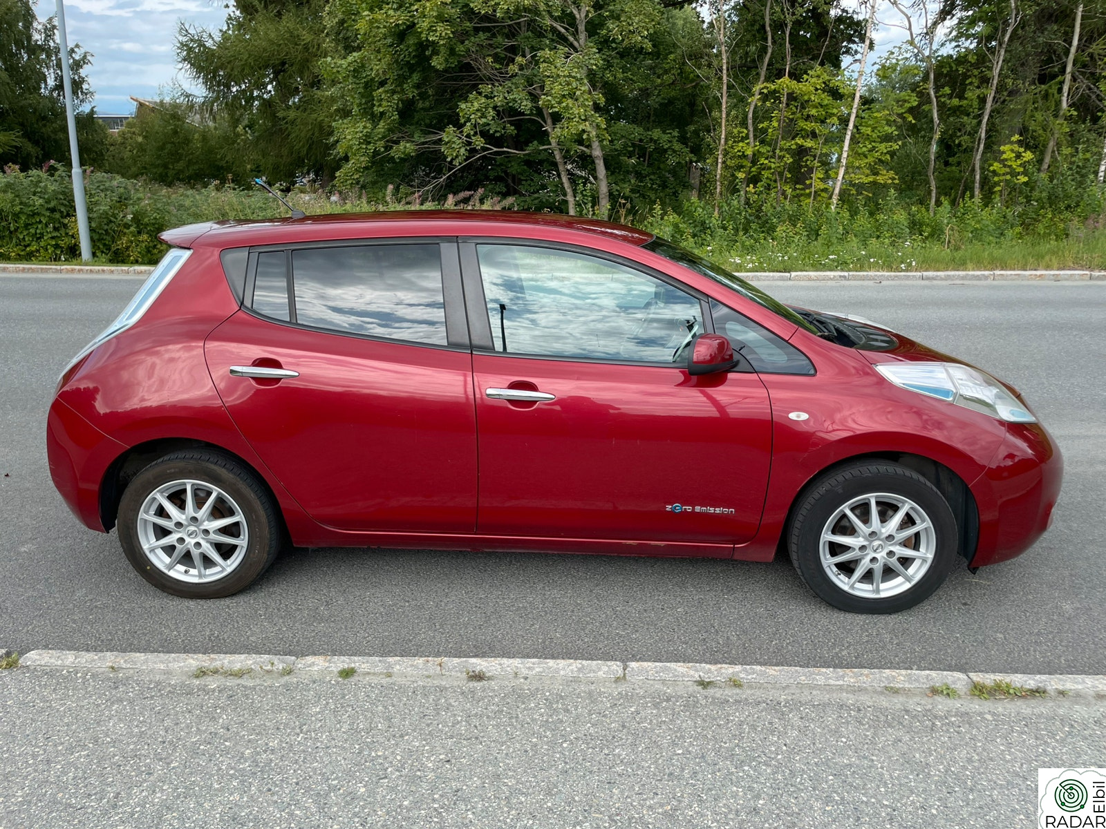 NISSAN LEAF