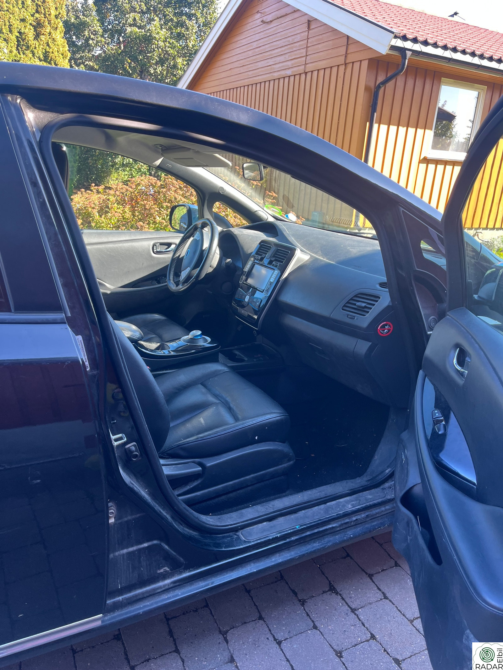 NISSAN LEAF
