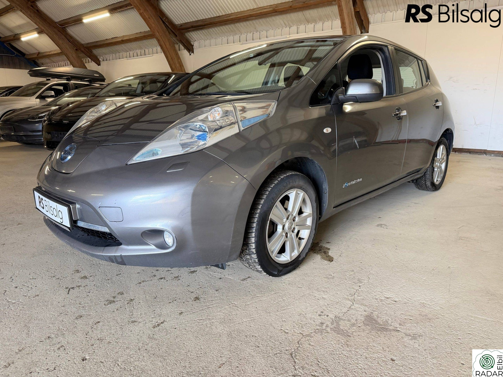 NISSAN LEAF 24Kwh/Acenta/10-12 streker/2 hjulsett