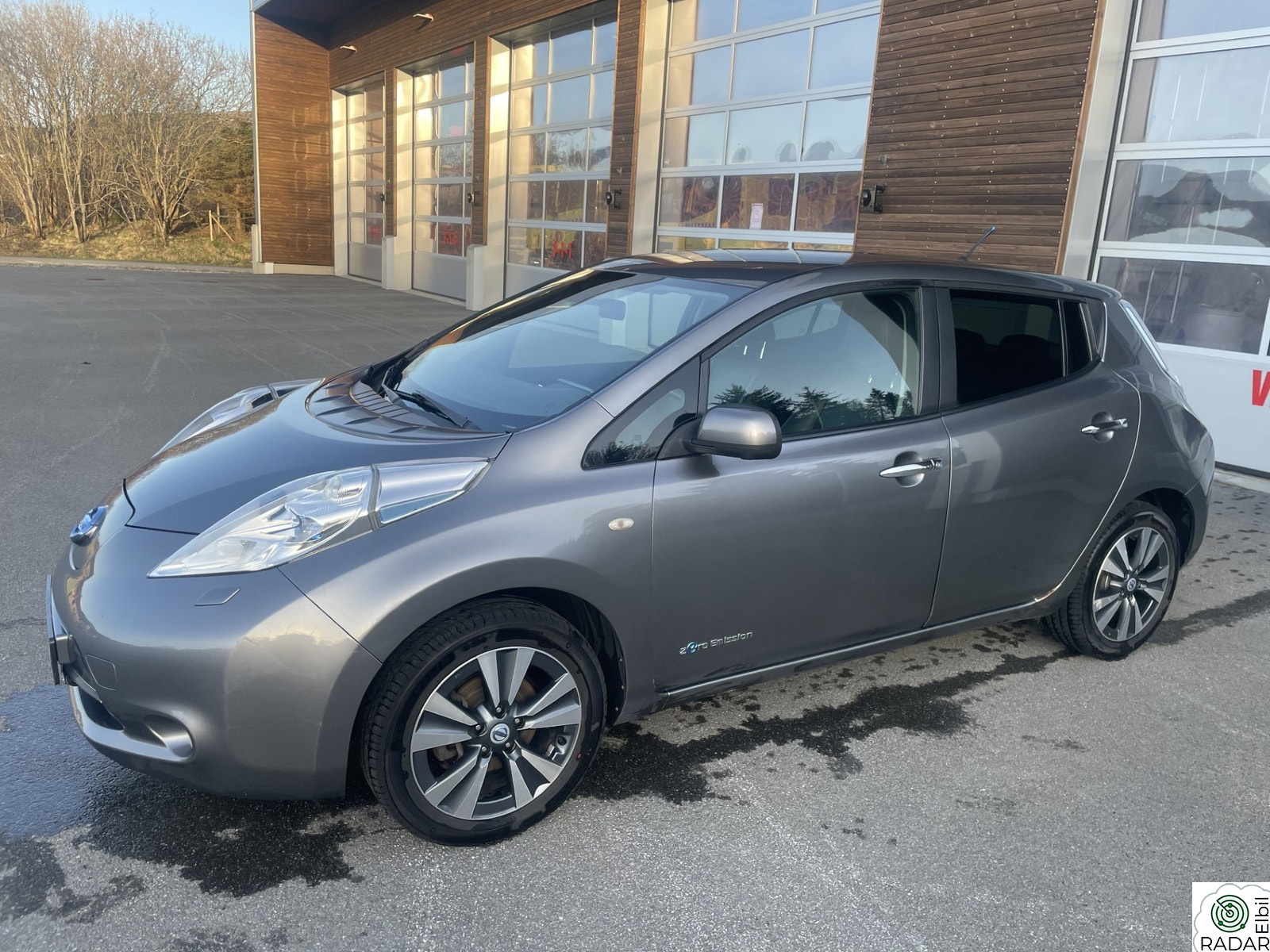 NISSAN LEAF