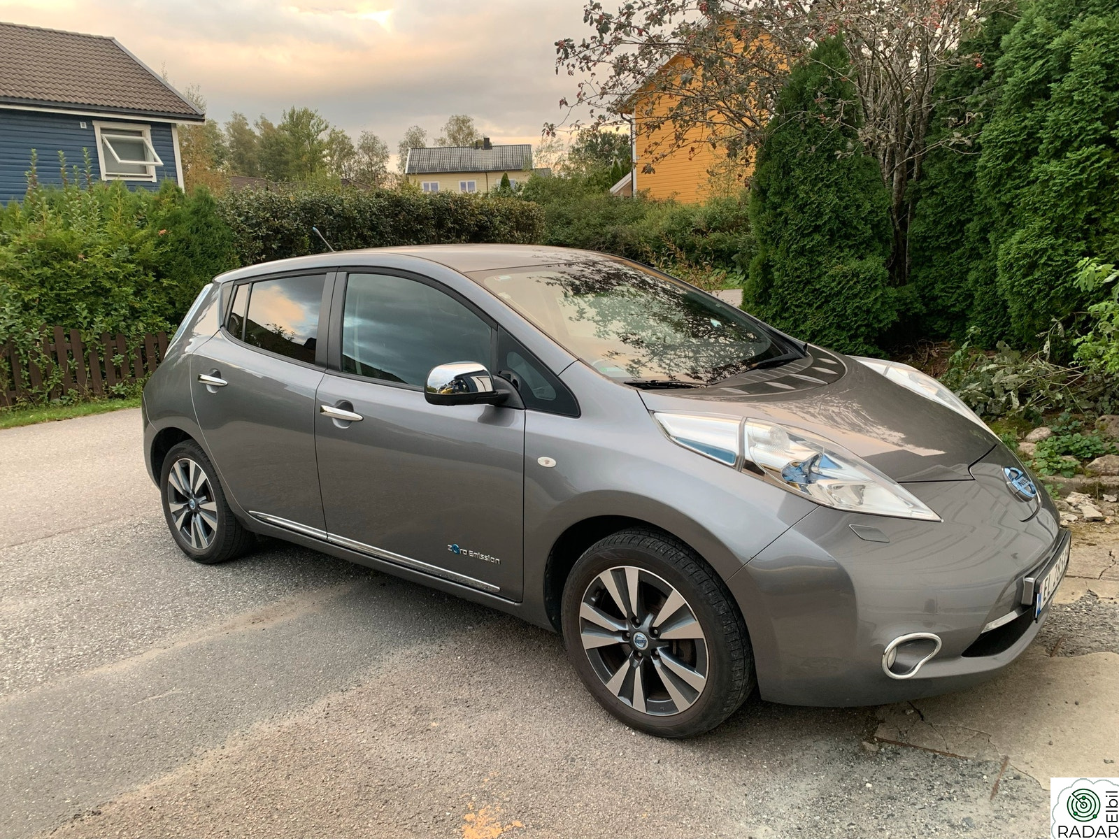 NISSAN LEAF Tekna