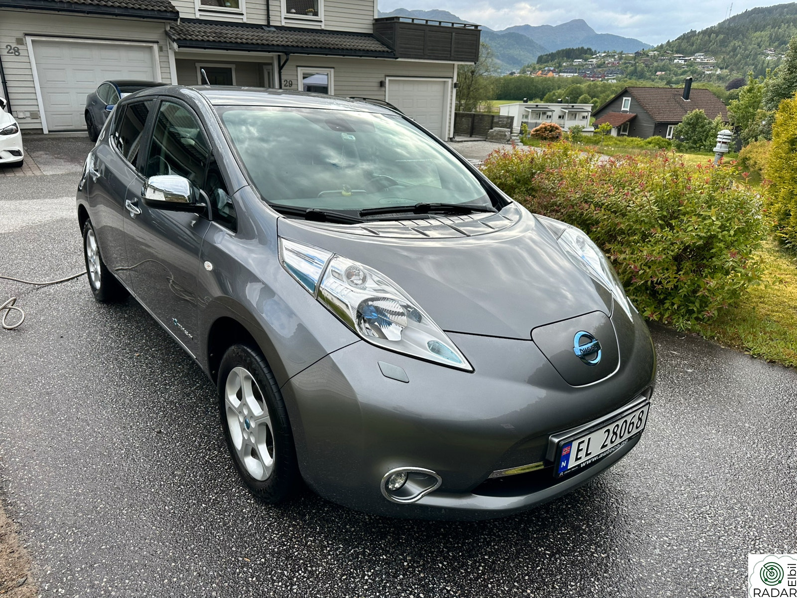 NISSAN LEAF