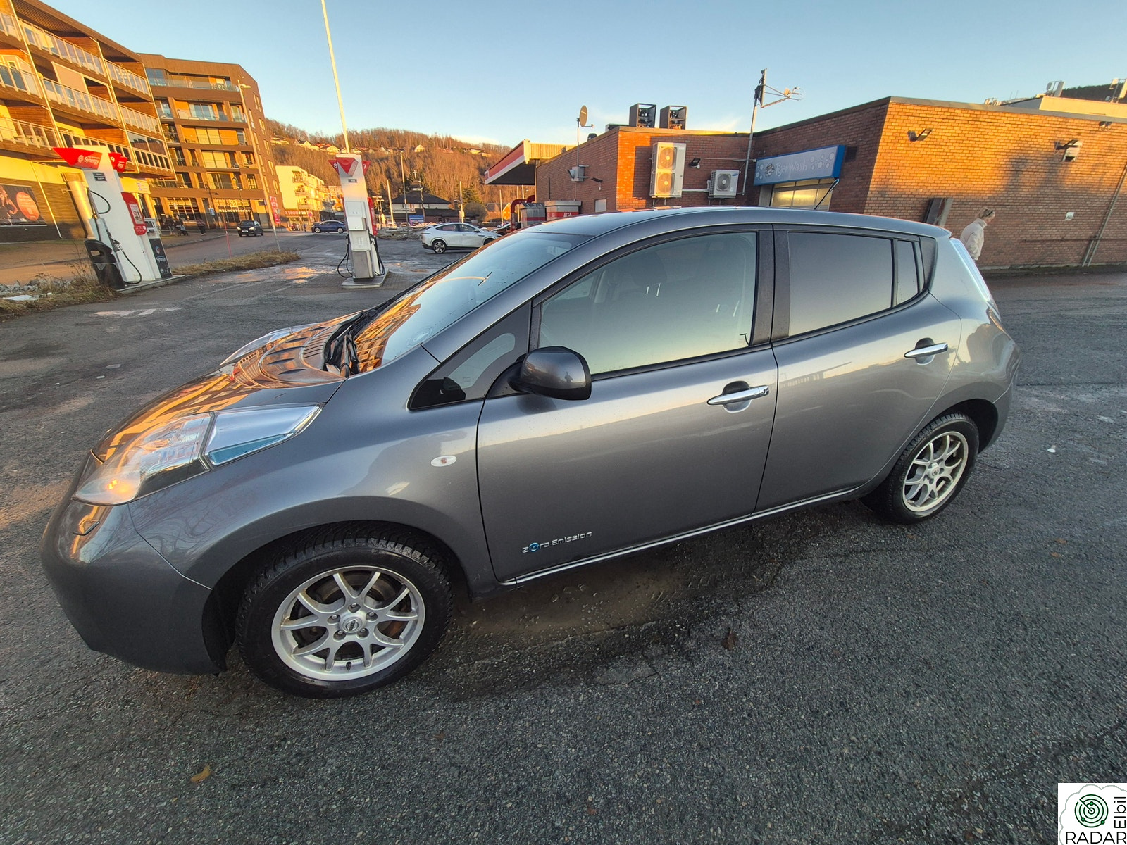 NISSAN LEAF