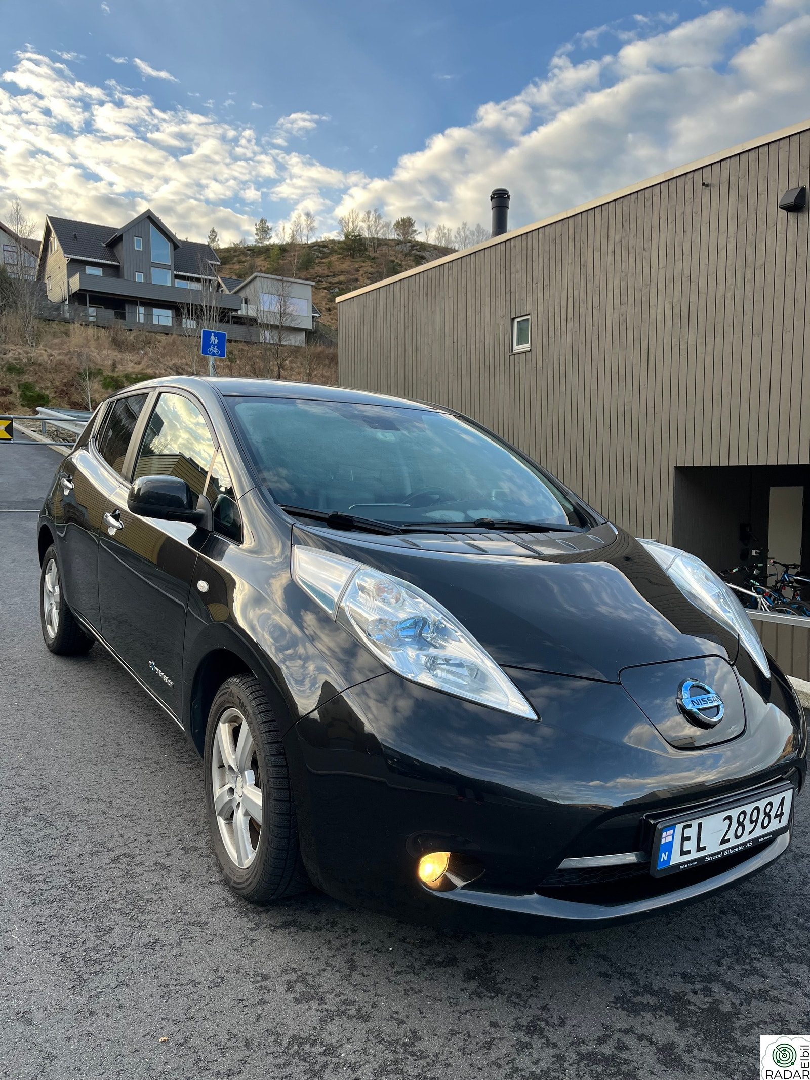 NISSAN LEAF