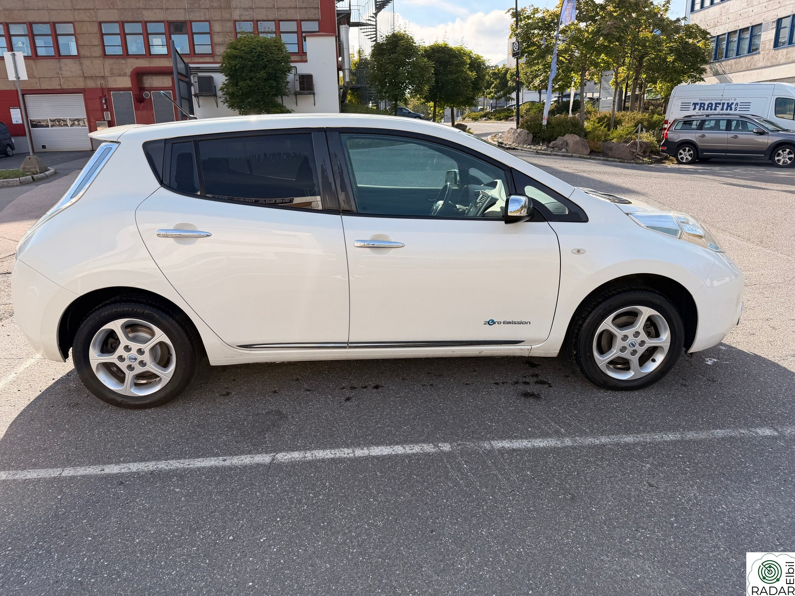 NISSAN LEAF