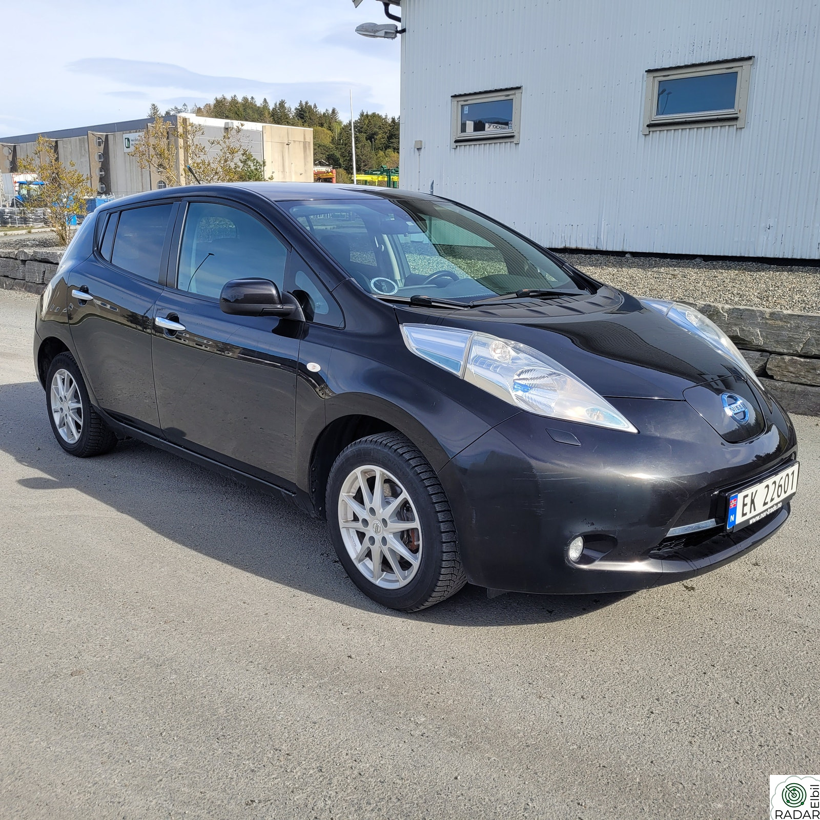 NISSAN LEAF