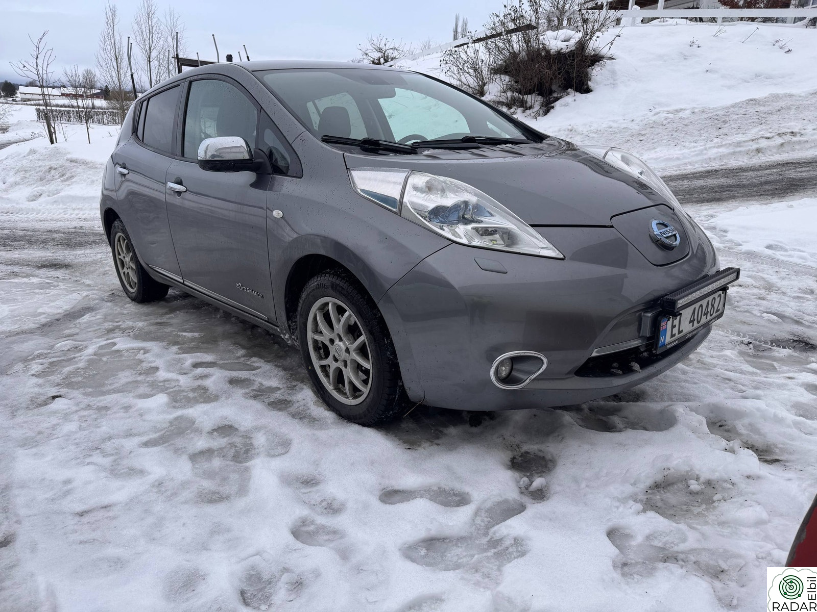 NISSAN LEAF