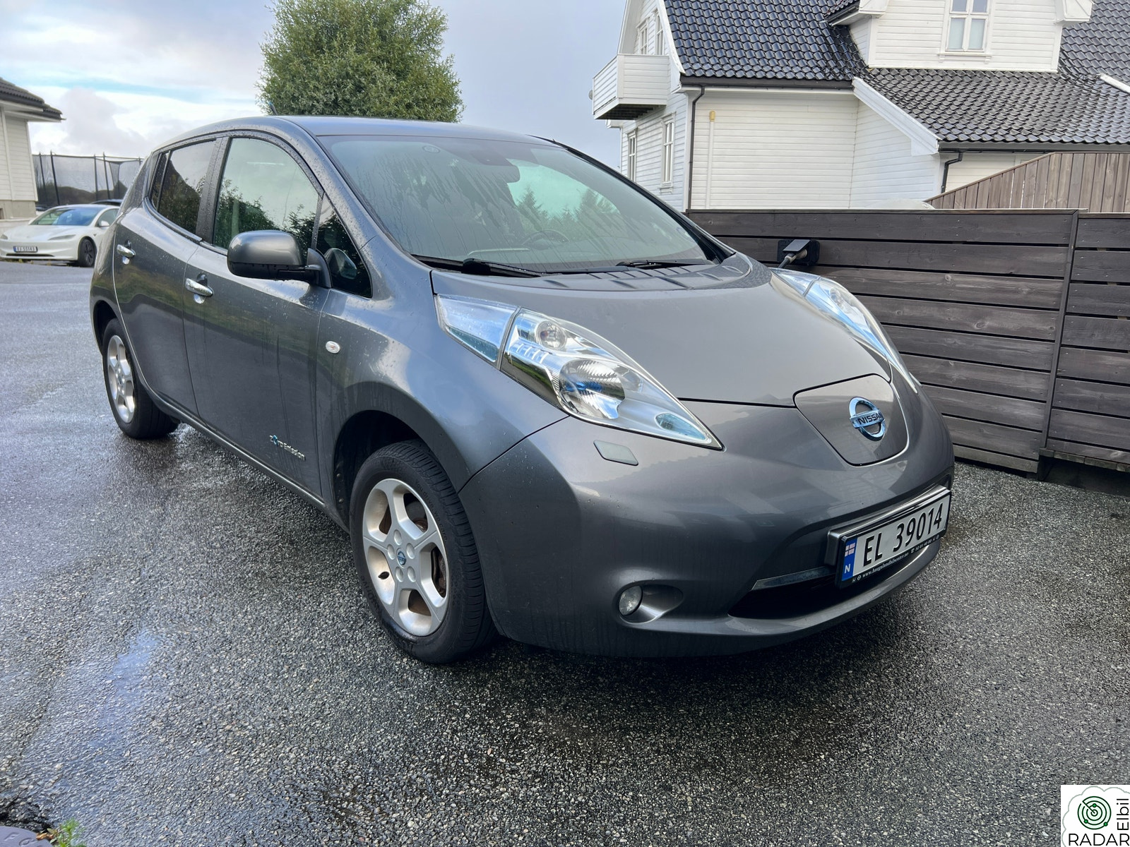 NISSAN LEAF