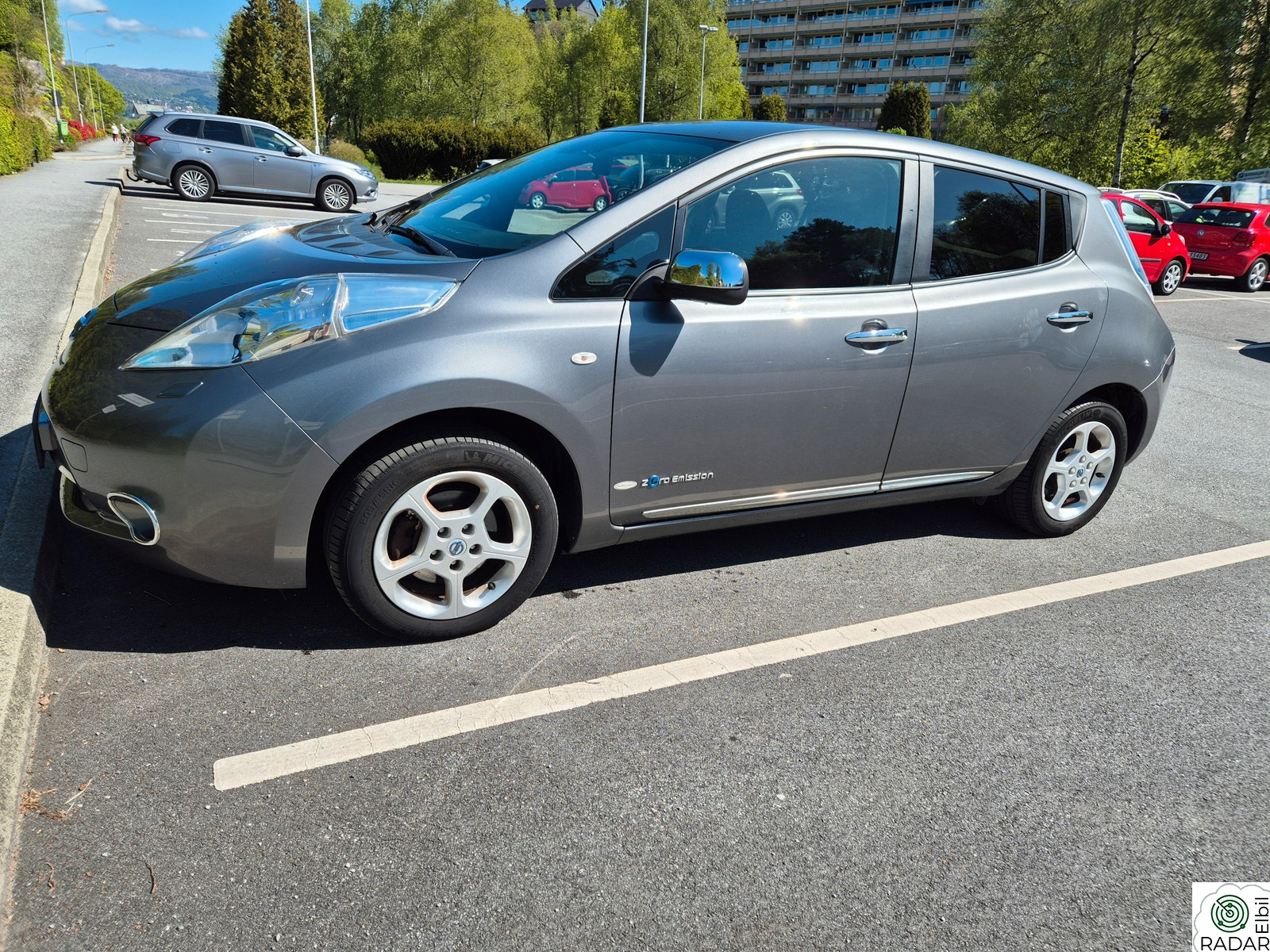 NISSAN LEAF