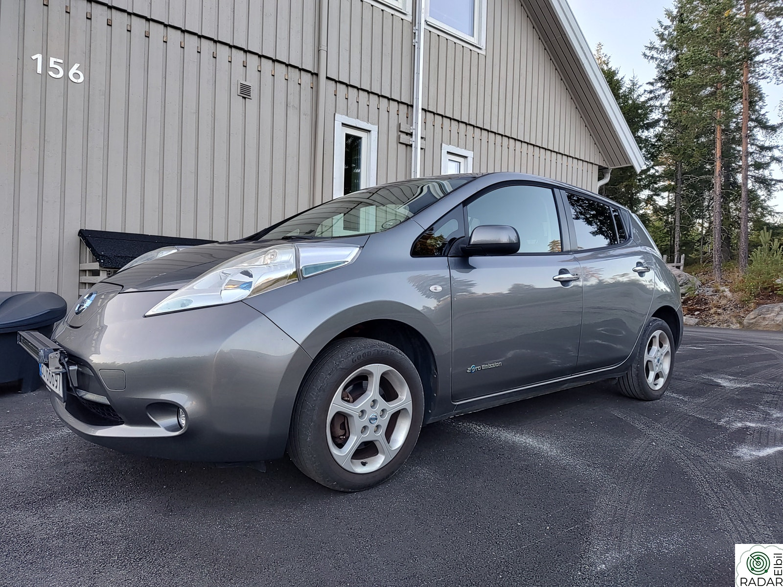NISSAN LEAF