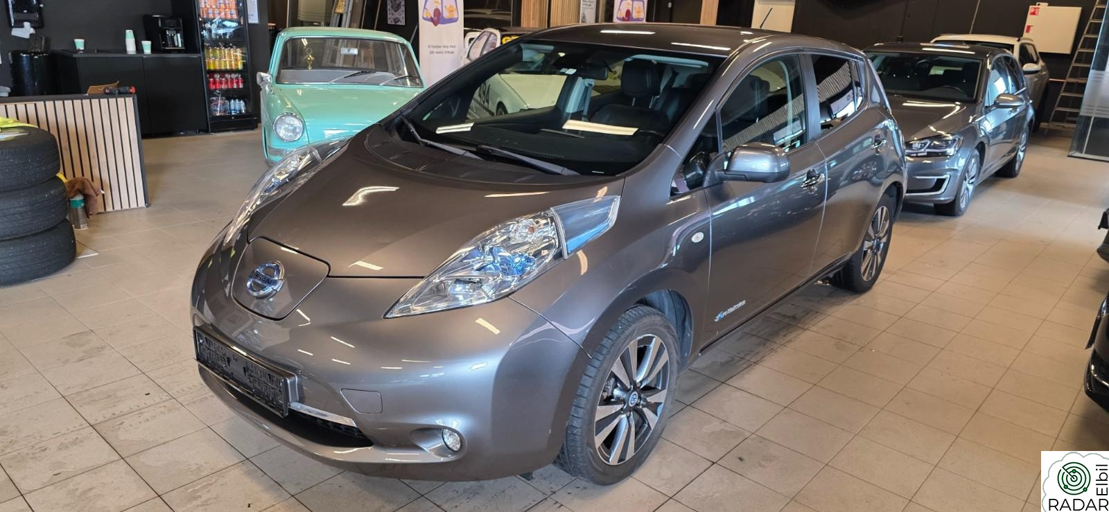 NISSAN LEAF Tekna/Bose/360kmera/rattvarme/12av12 streker
