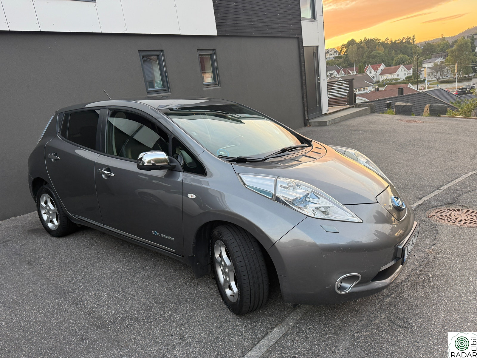 NISSAN LEAF Tekna