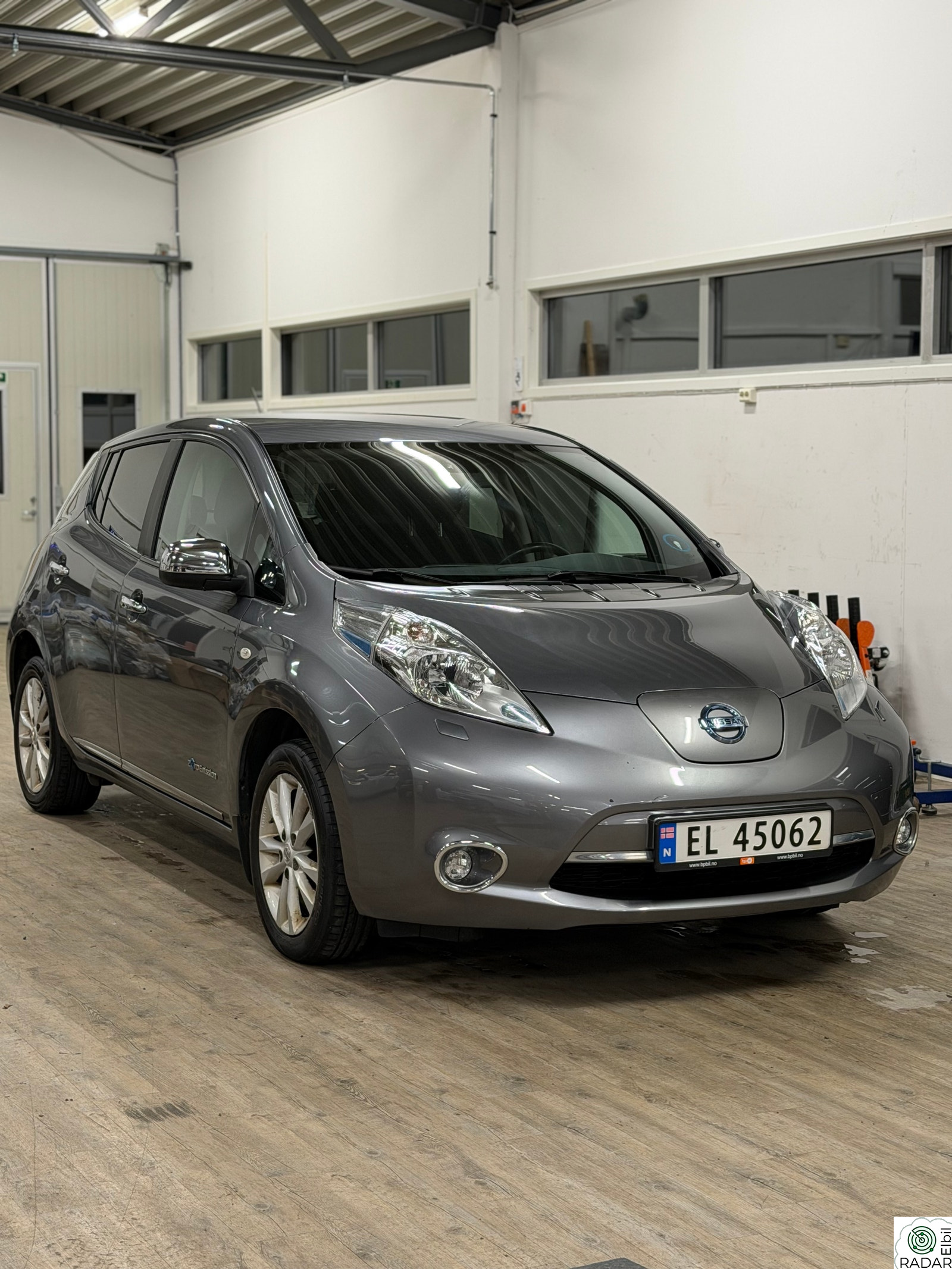 NISSAN LEAF