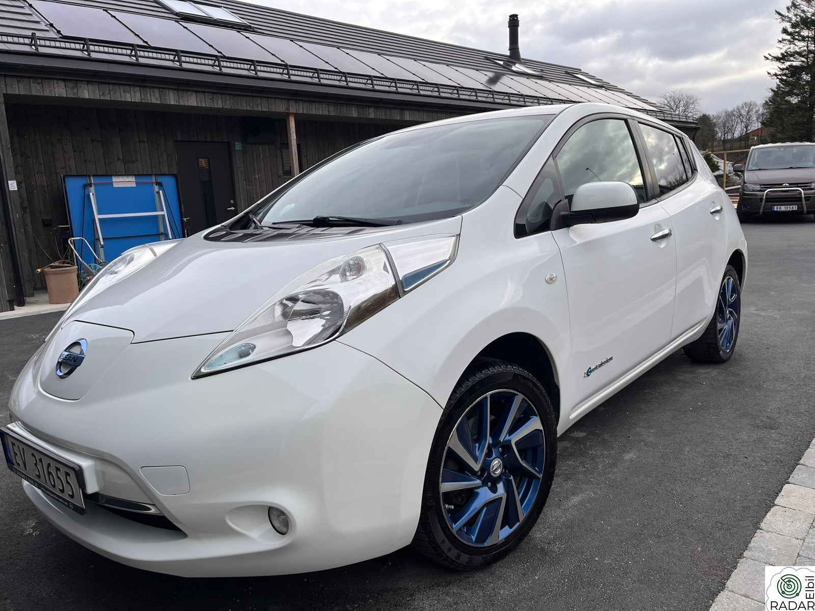 NISSAN LEAF