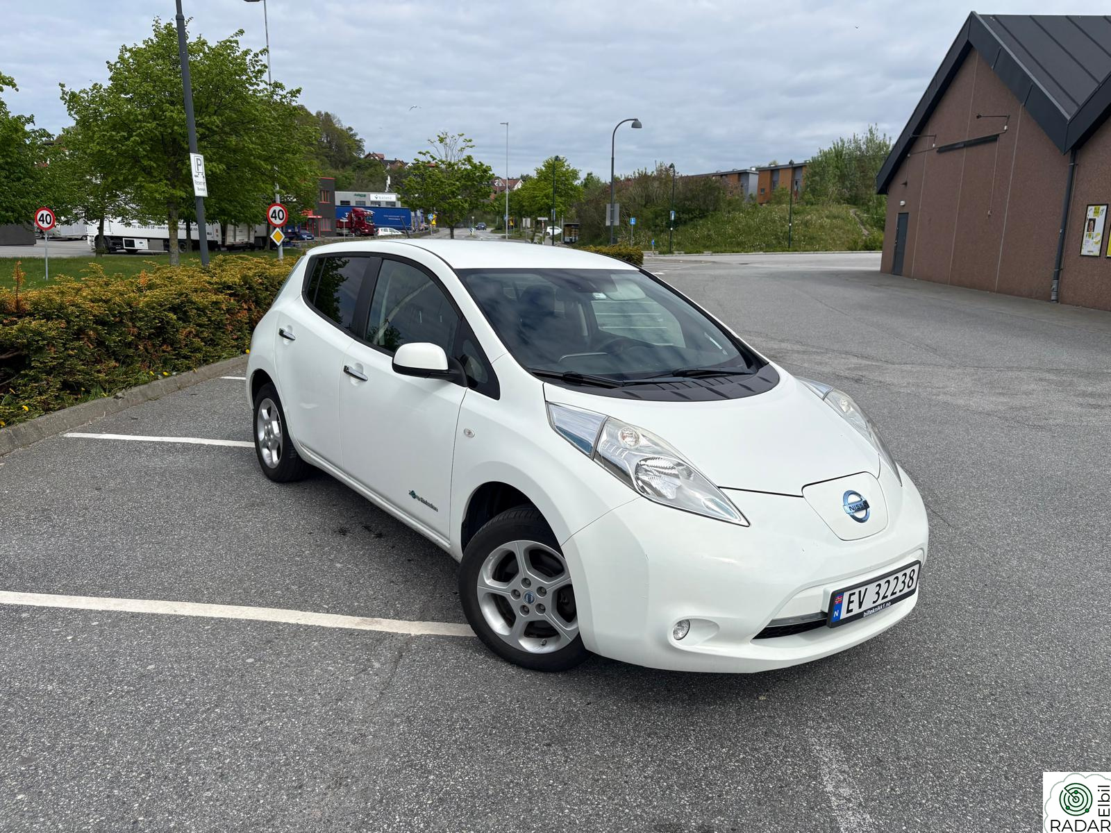 NISSAN LEAF