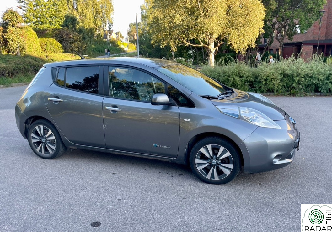 NISSAN LEAF