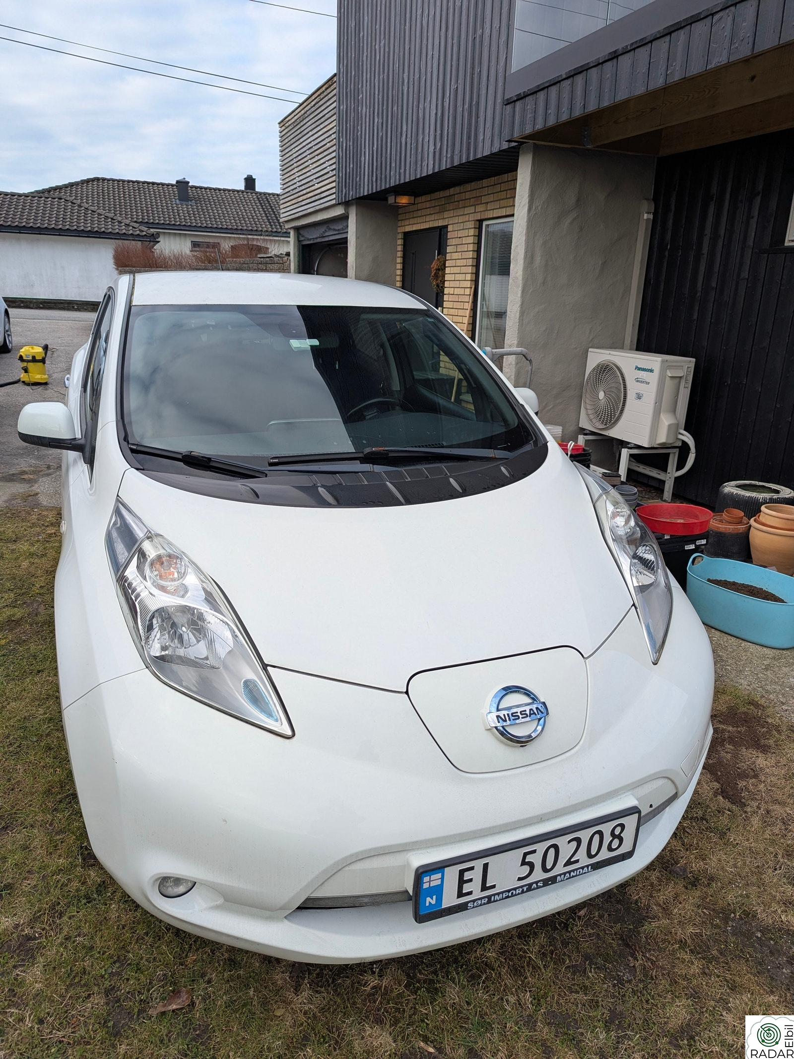 NISSAN LEAF