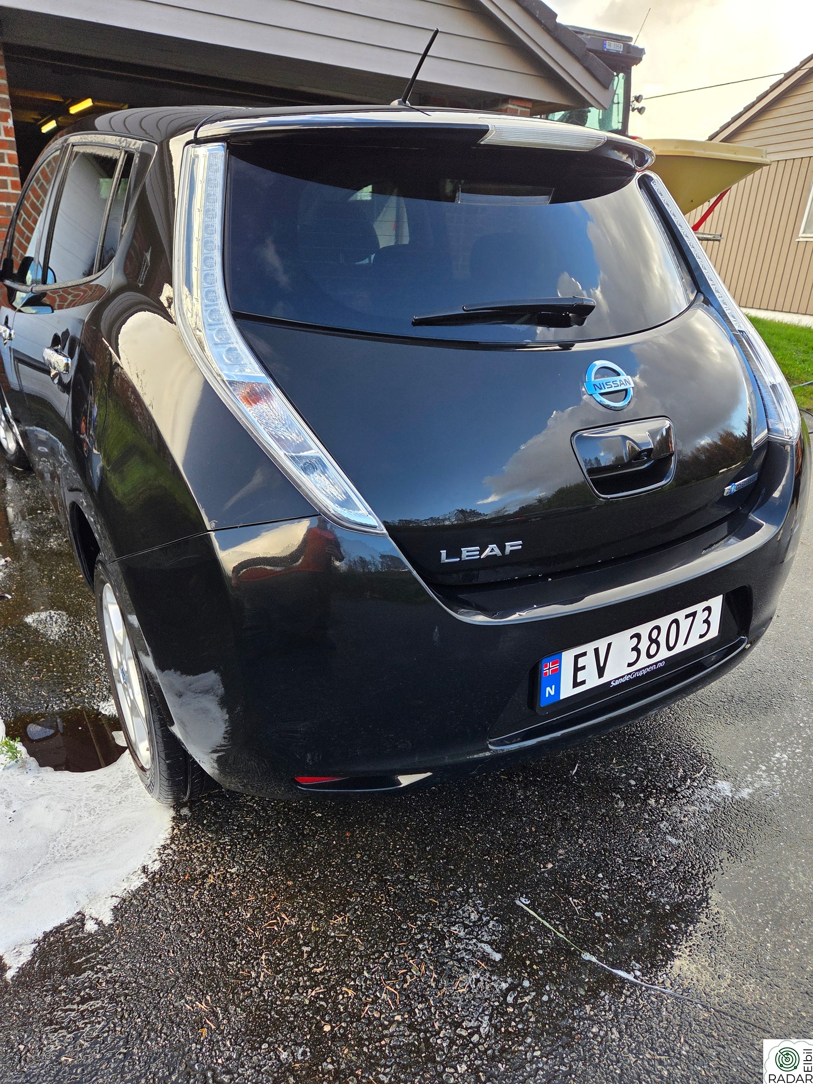 NISSAN LEAF