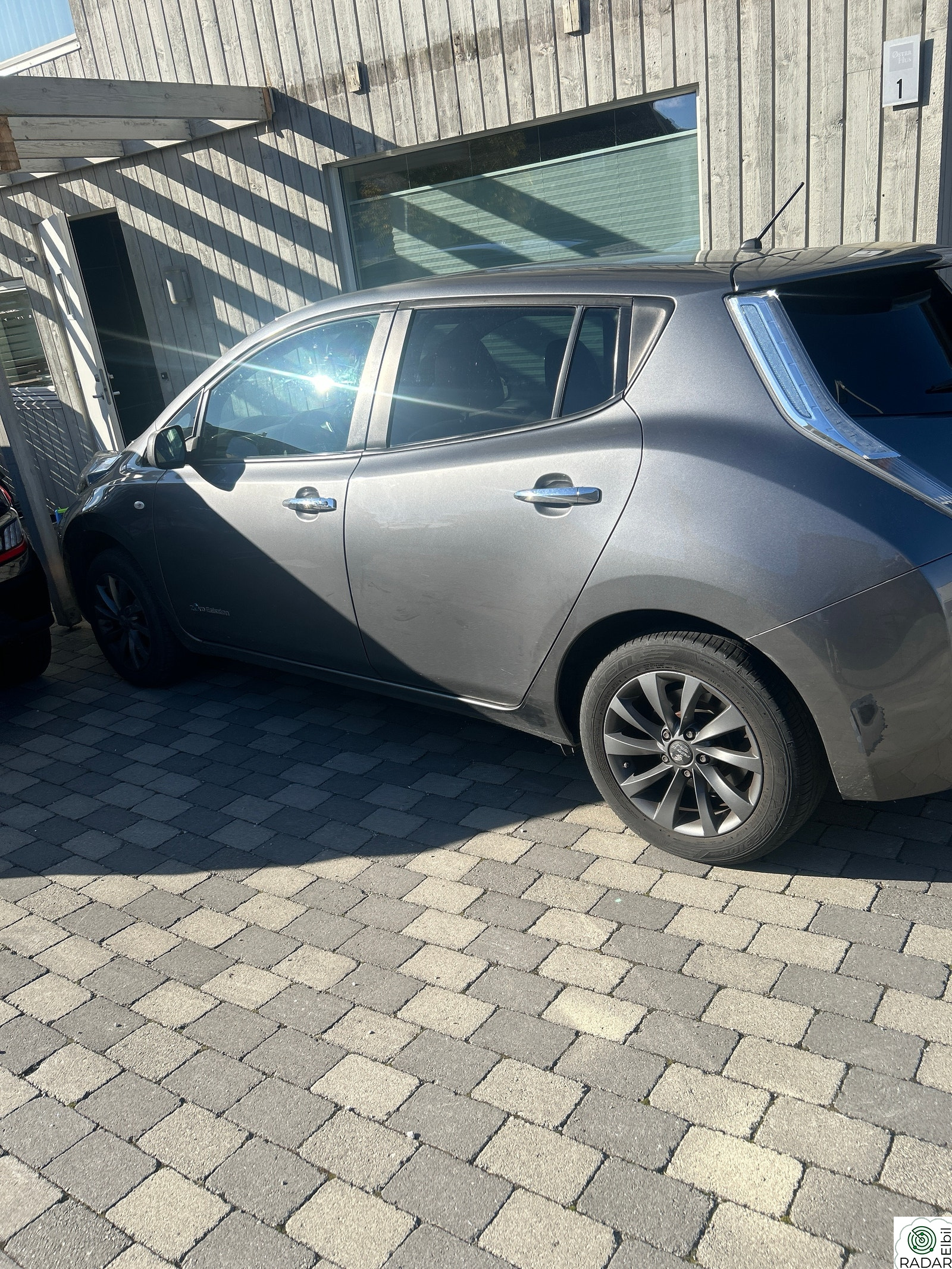 NISSAN LEAF