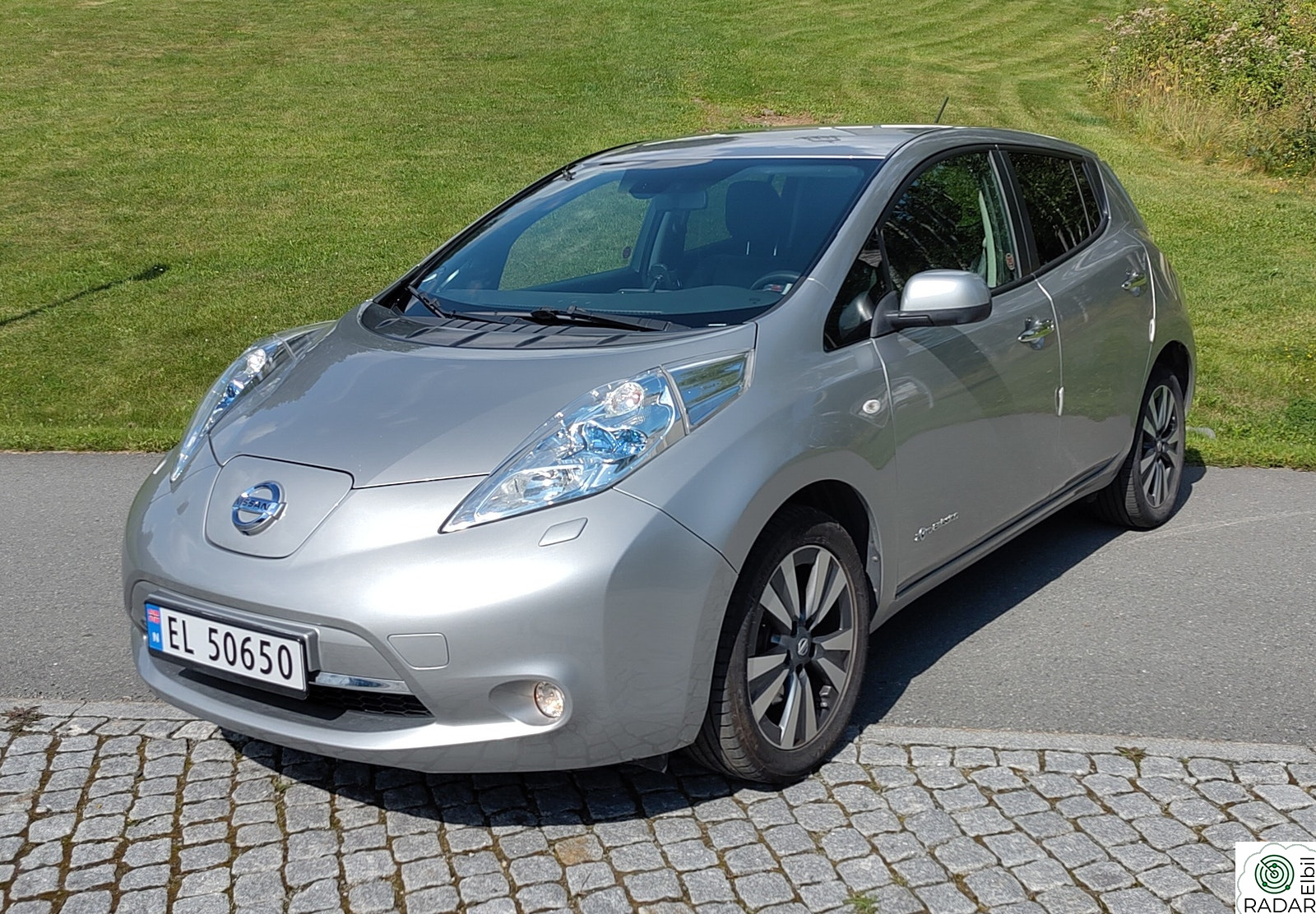 NISSAN LEAF Tekna