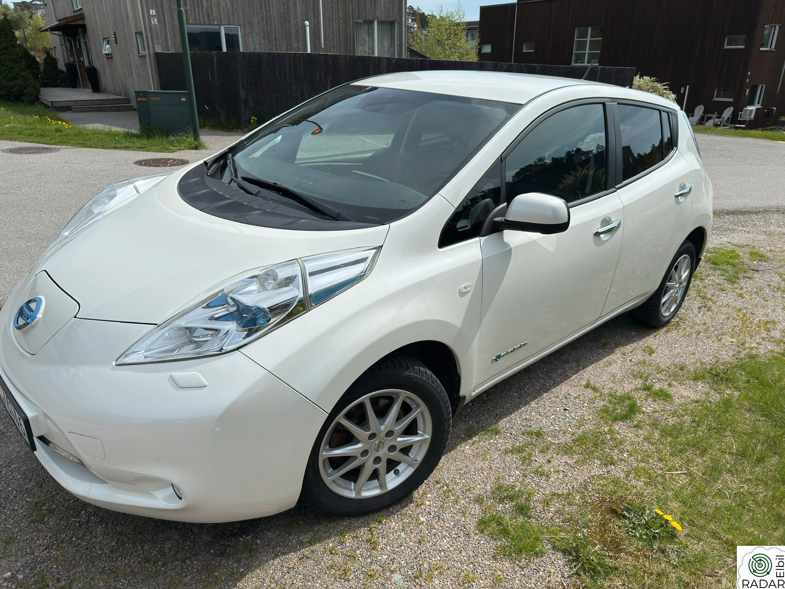 NISSAN LEAF