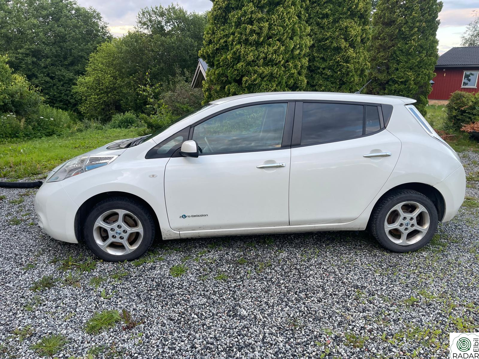 NISSAN LEAF