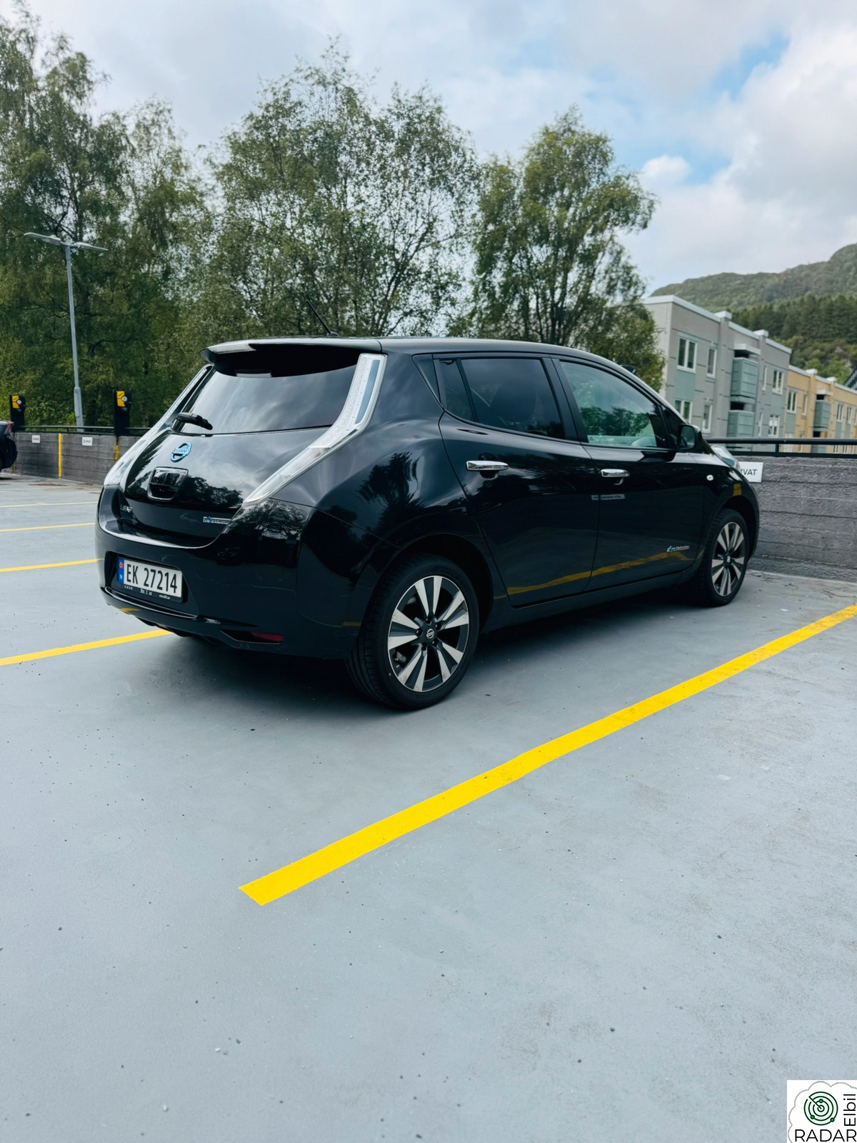 NISSAN LEAF