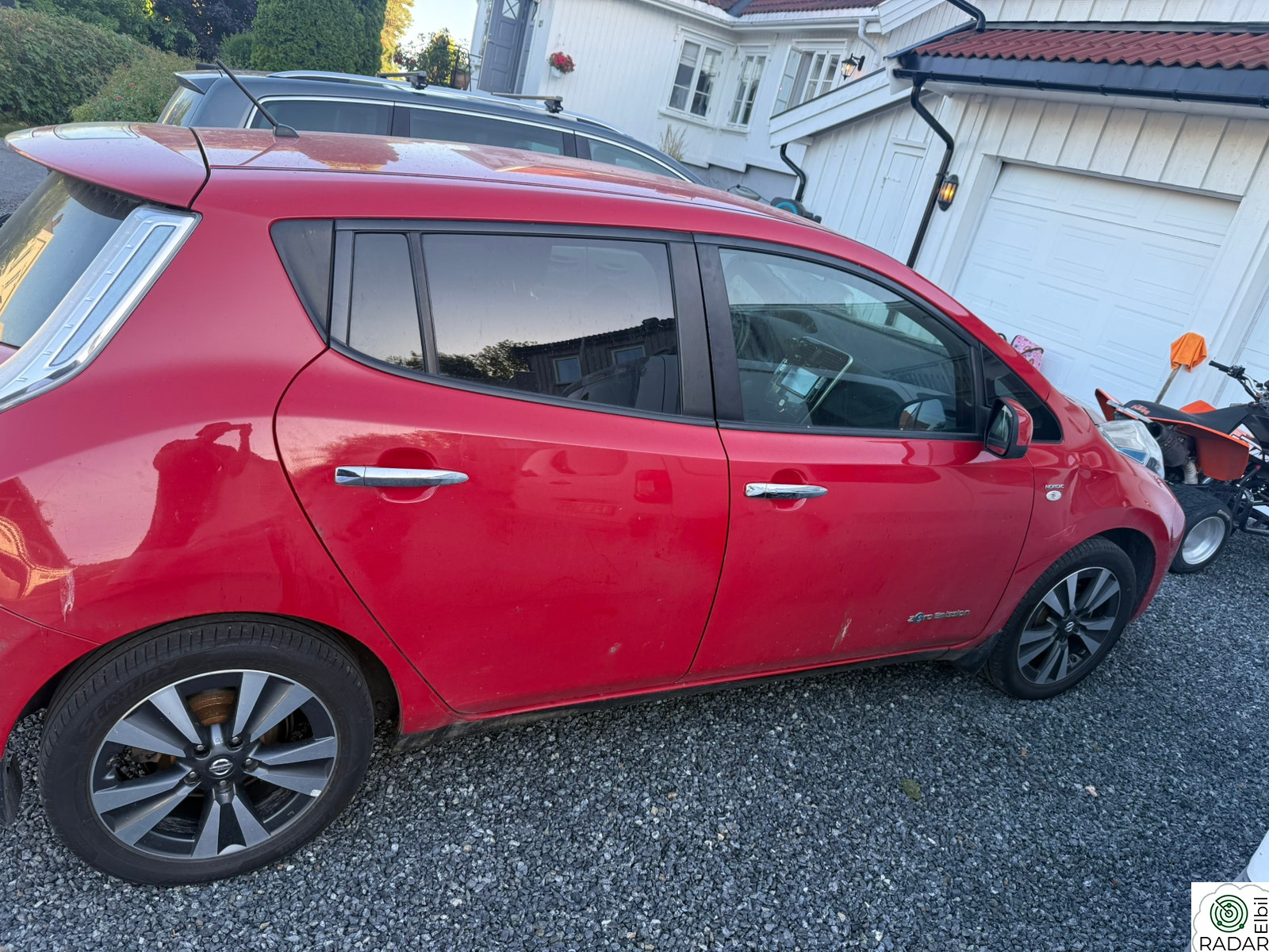 NISSAN LEAF