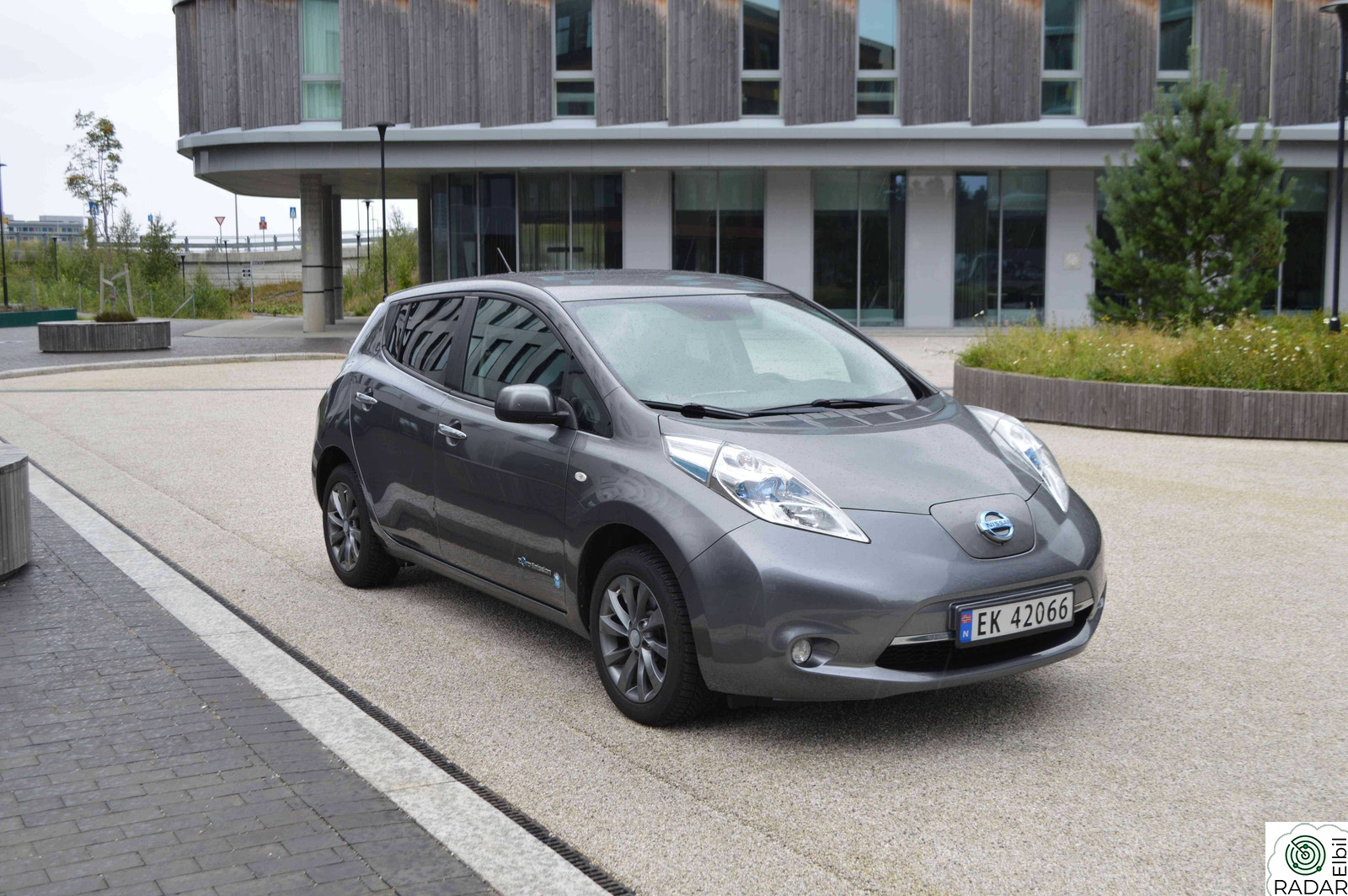 NISSAN LEAF TEKNA | 24kWh | 11av12 | EU OK 30.06.27 | 1 eier |