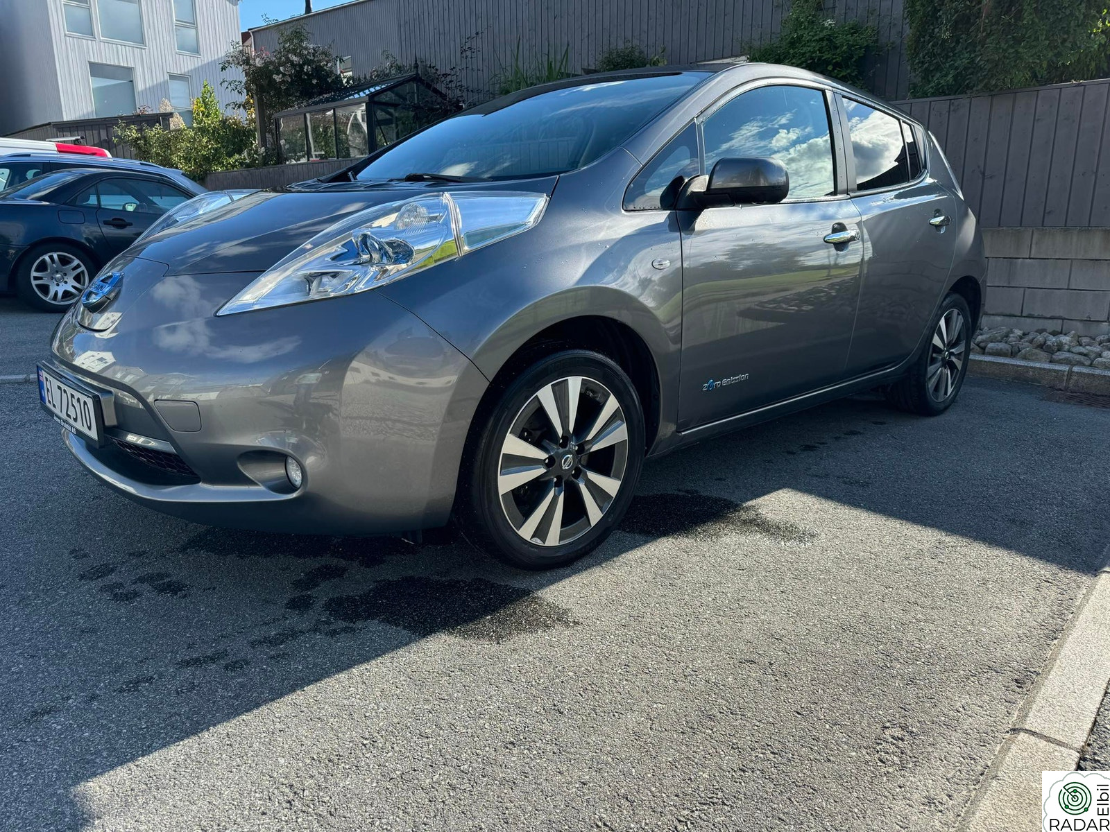 NISSAN LEAF