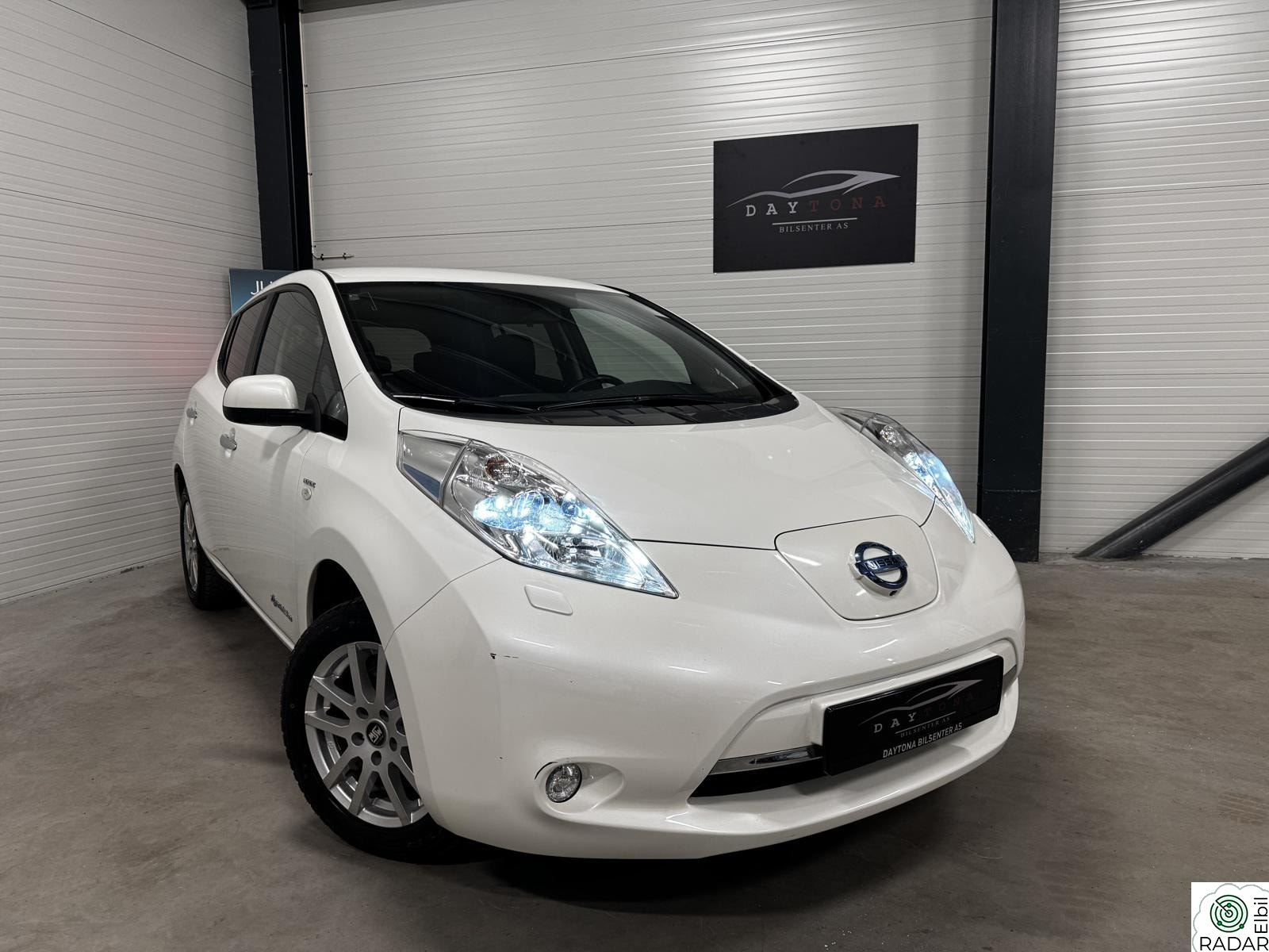 NISSAN LEAF 24KW BOSE/ V.Ratt/ 360Kamera/ NORSK/ 11 av 12 Batteri