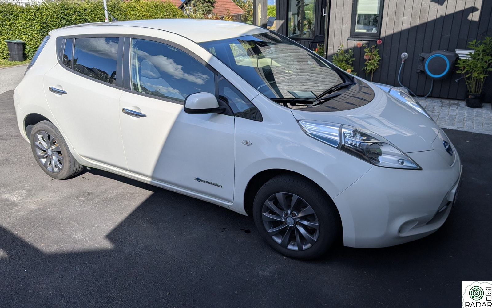 NISSAN LEAF
