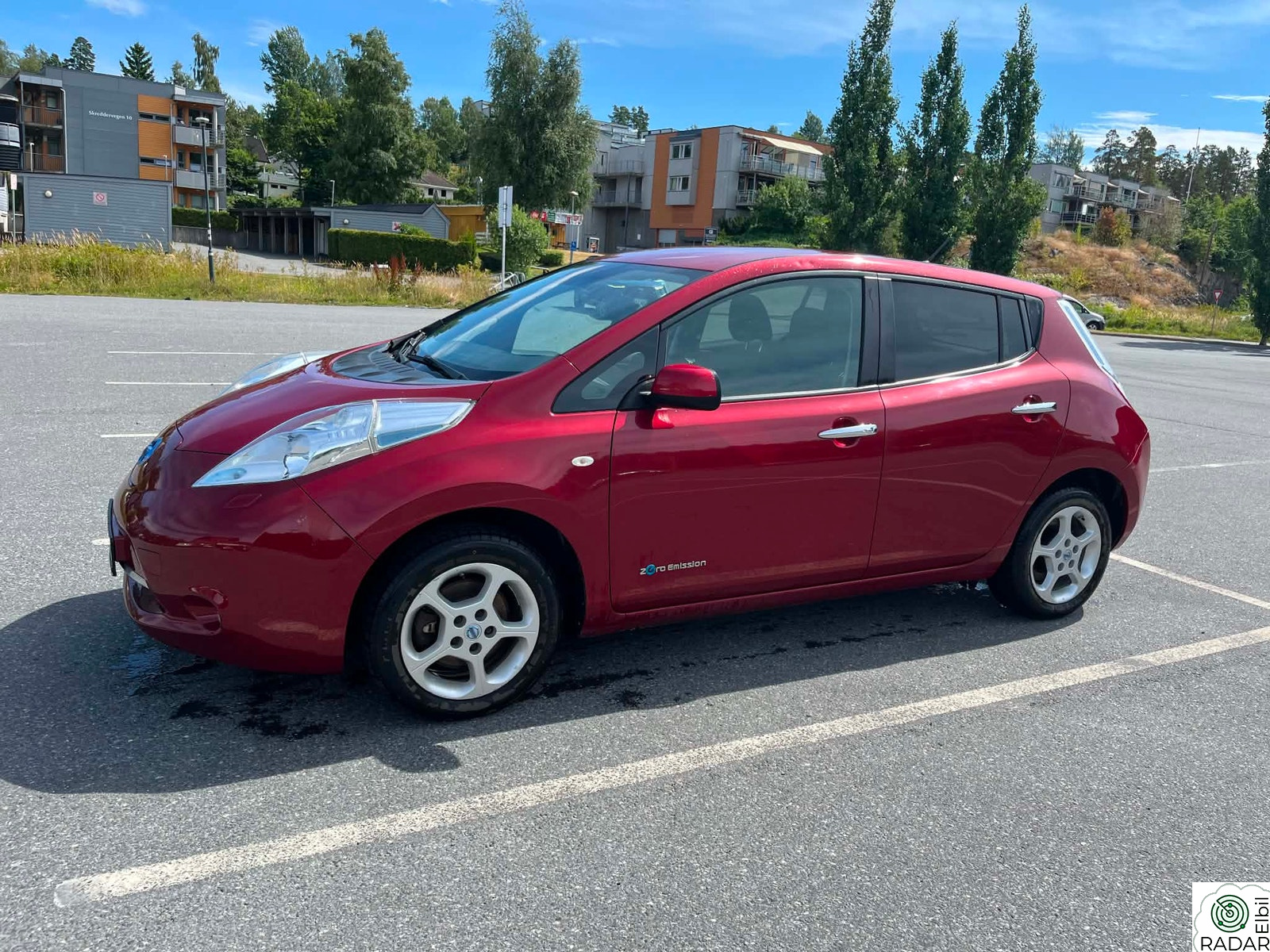 NISSAN LEAF