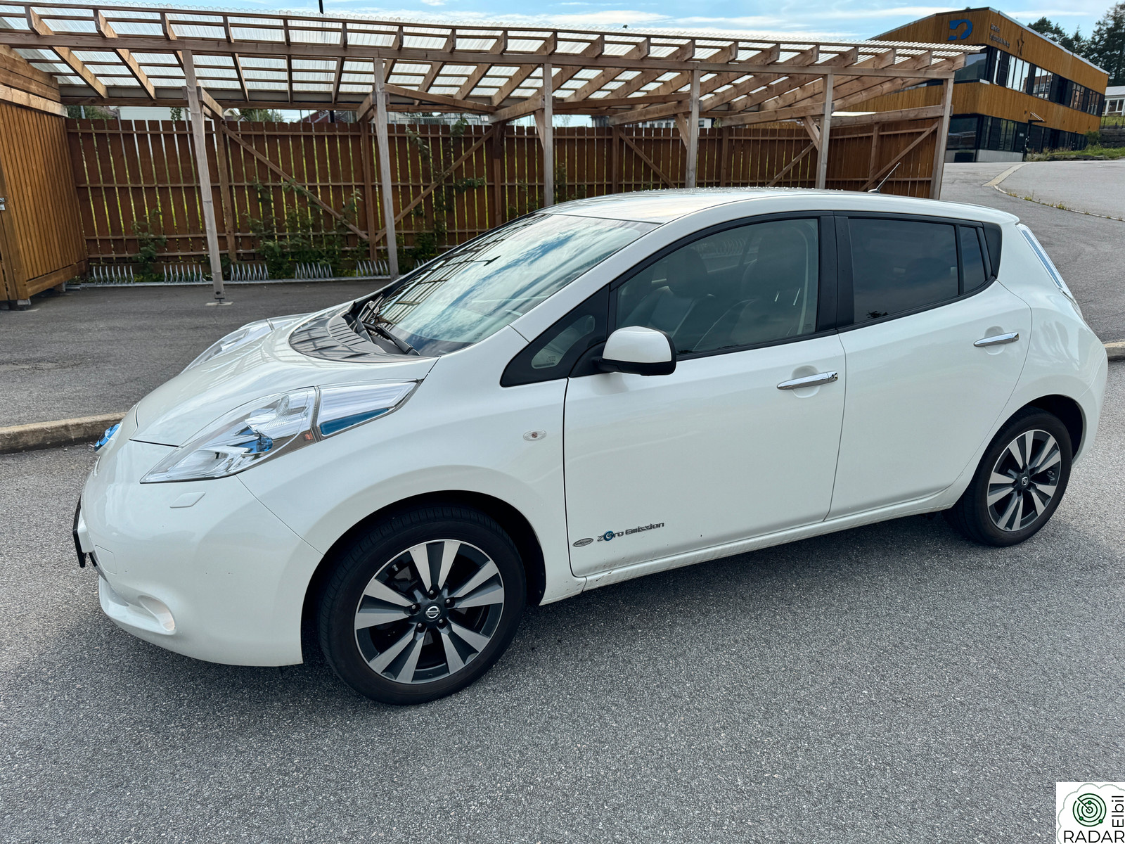 NISSAN LEAF Tekna