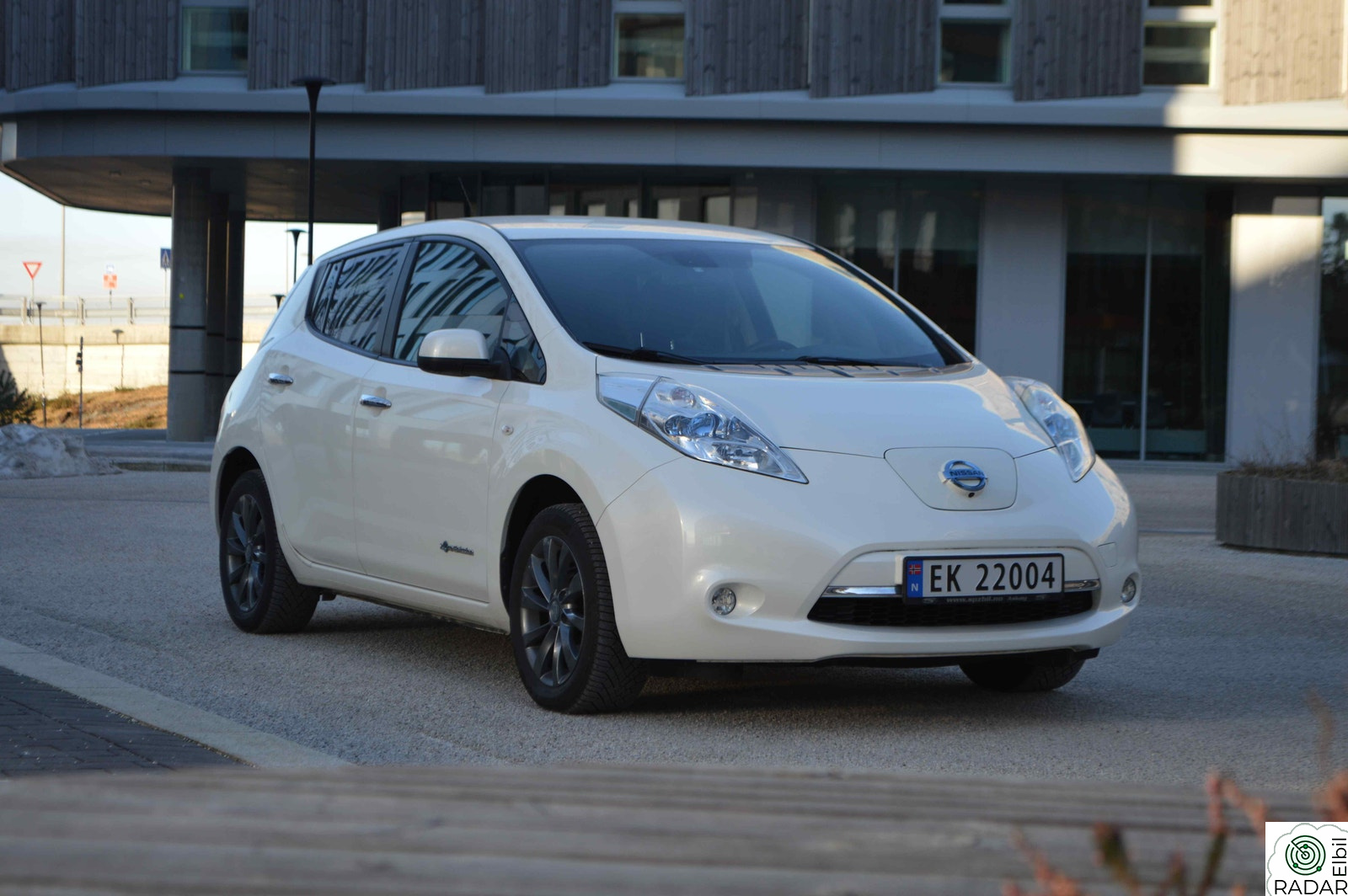 NISSAN LEAF 24kWh | Tekna | 12 / 12 | Varme i ratt | 360 | Skinn |