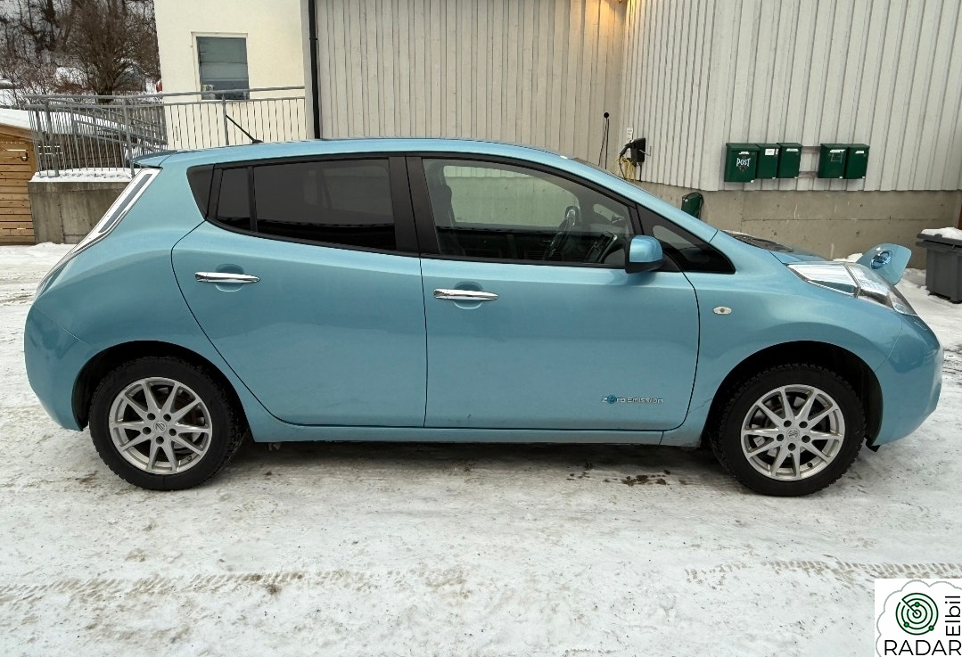 NISSAN LEAF