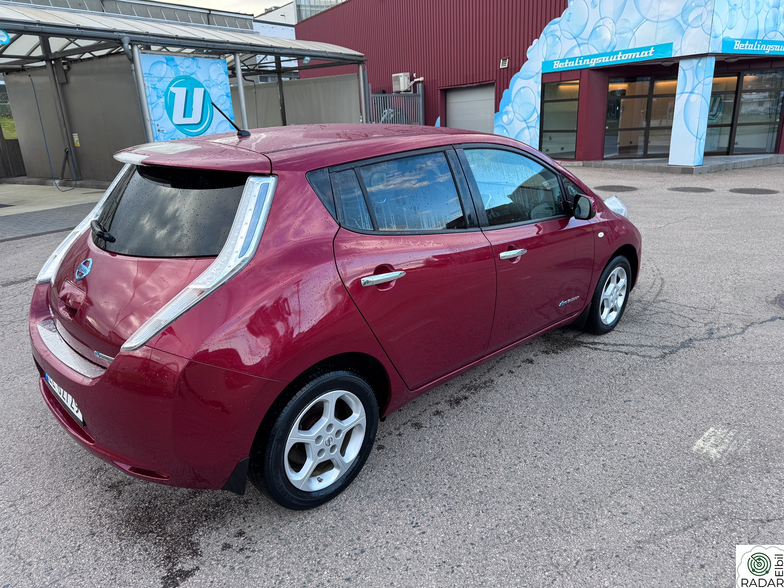 NISSAN LEAF