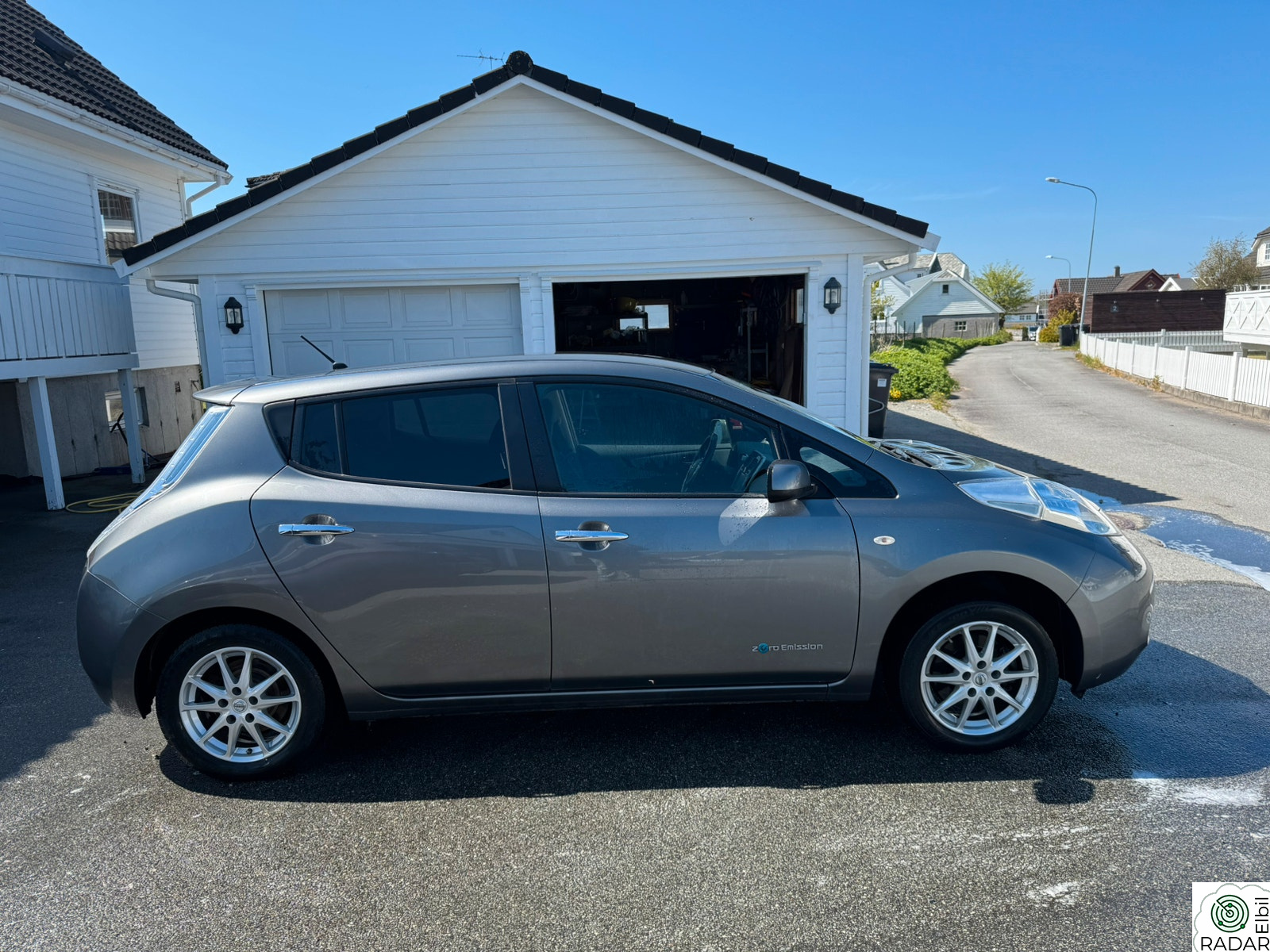 NISSAN LEAF