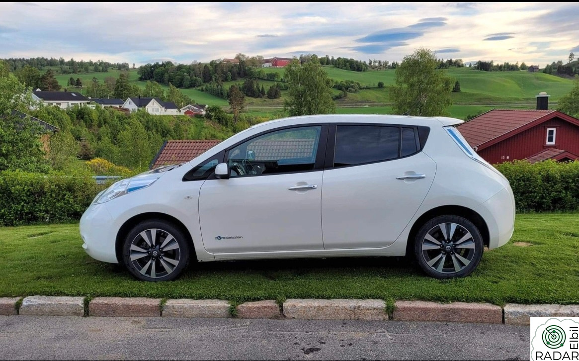 NISSAN LEAF Tekna